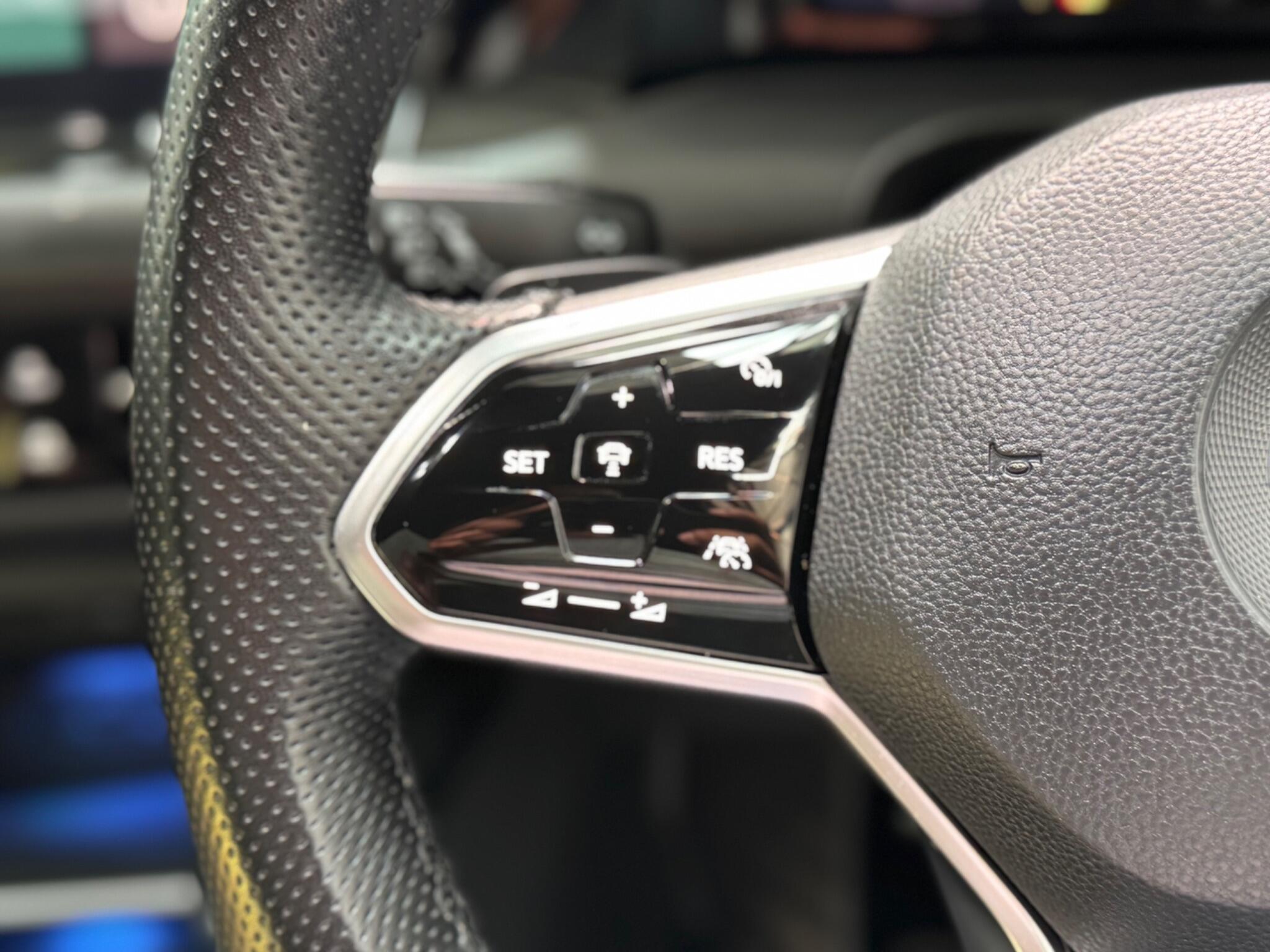Volkswagen Golf view 30