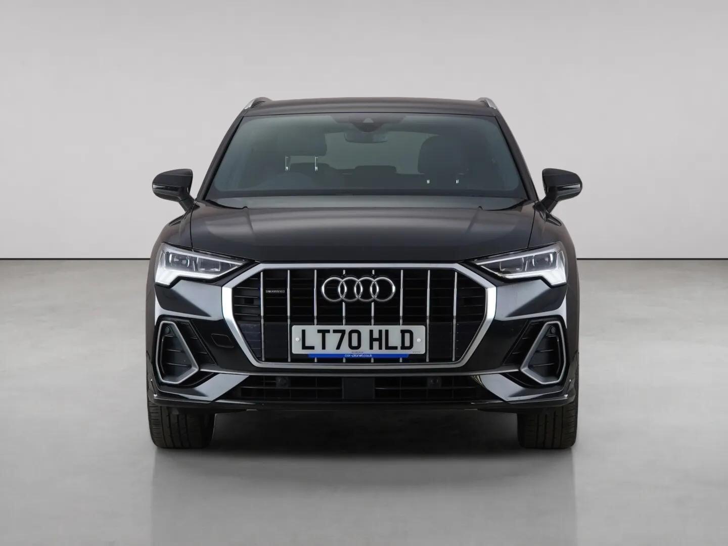 Audi Q3 view 5