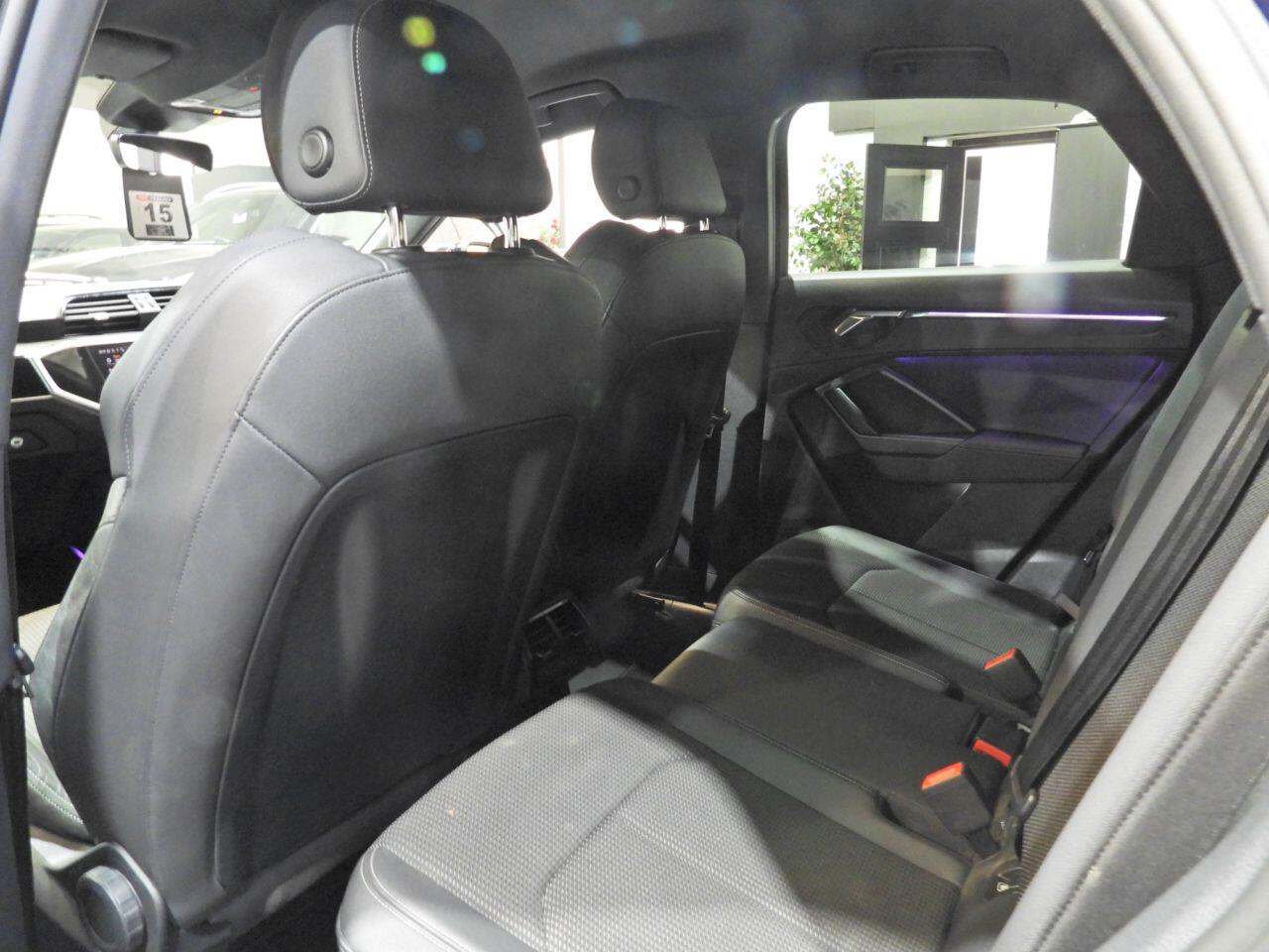 Audi Q3 view 29