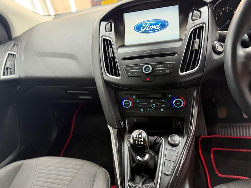 2015 Ford Focus 1.0T EcoBoost Titanium Euro 6 (s/s) 5dr • 93,500 miles image 16