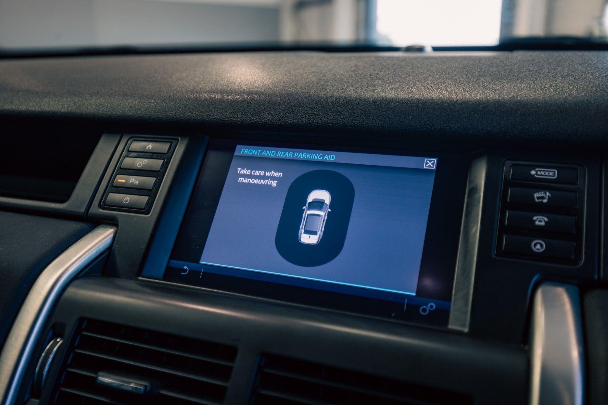Land Rover Discovery Sport view 16