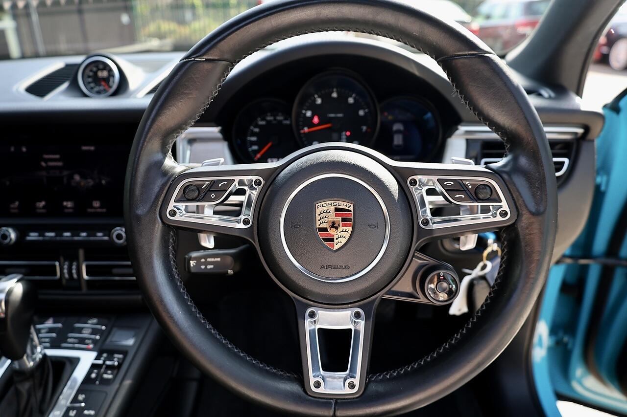Porsche Macan view 29