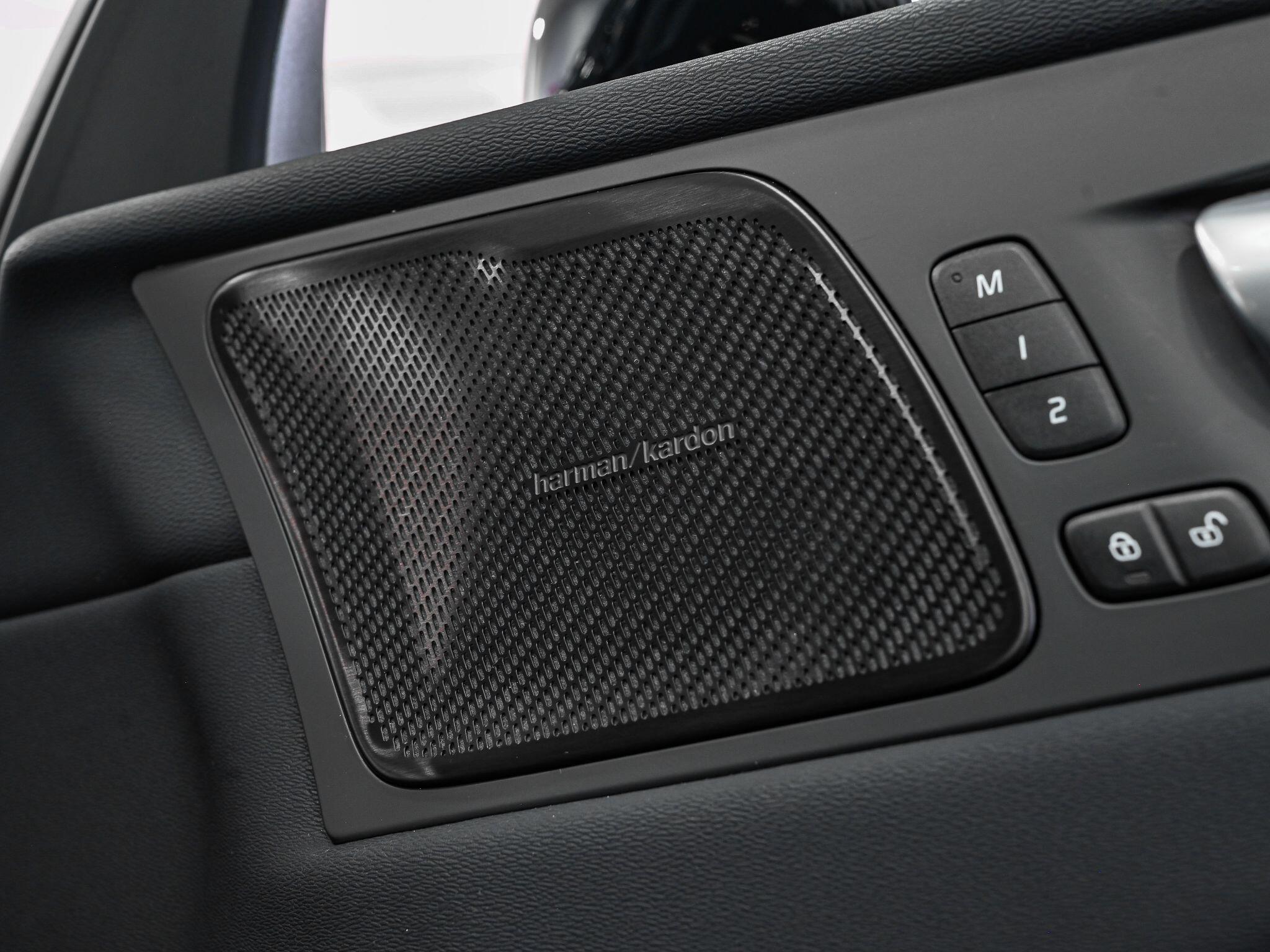 Volvo XC60 view 22
