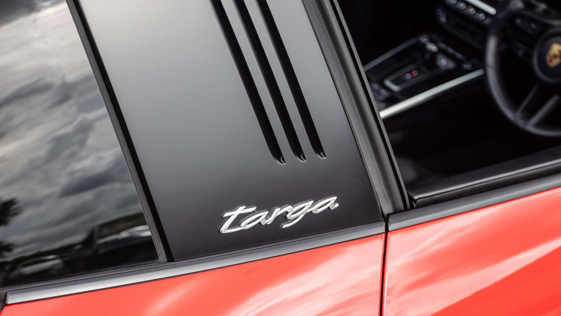 Porsche 911 view 35