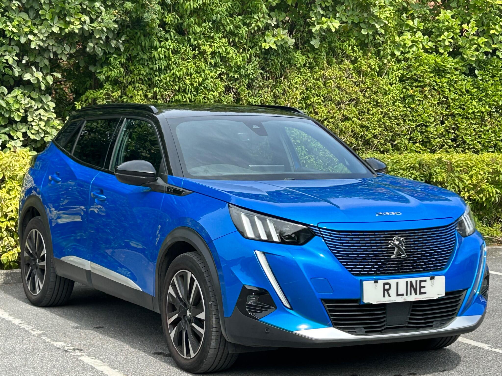 Peugeot E-2008 view 2