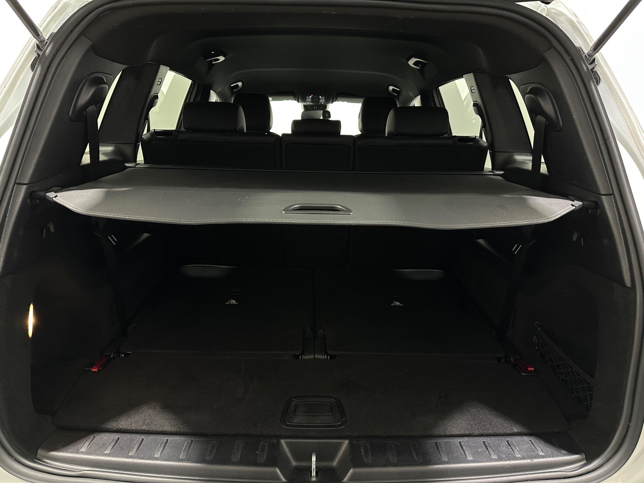Mercedes-Benz GLB view 50