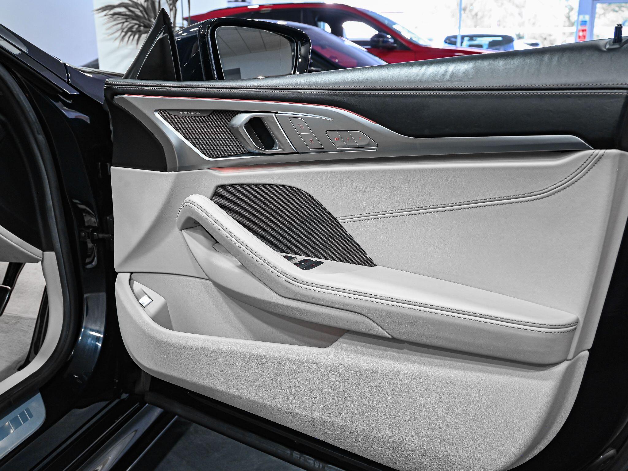 BMW 8 Series view 26