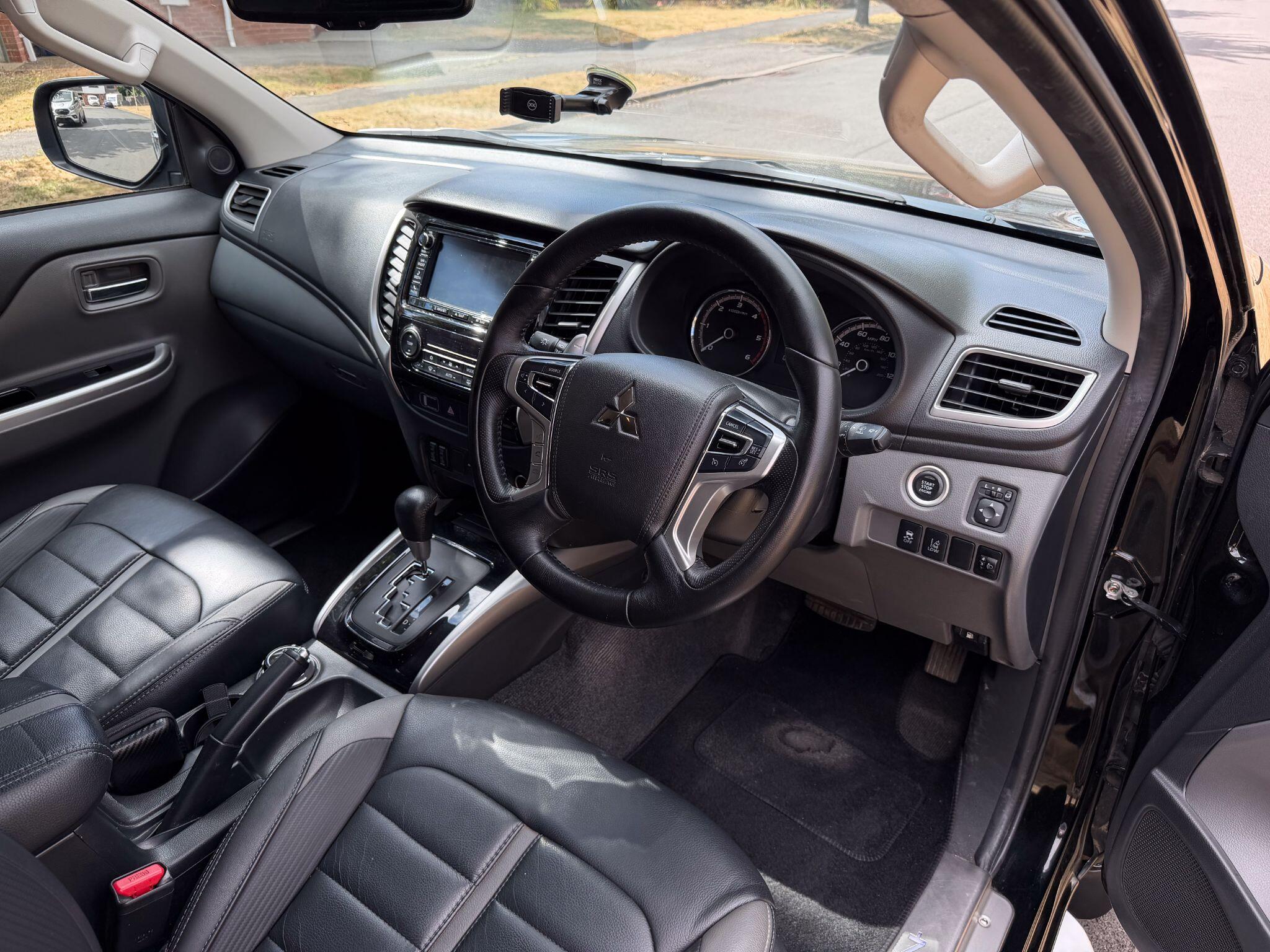 Mitsubishi L200 view 8