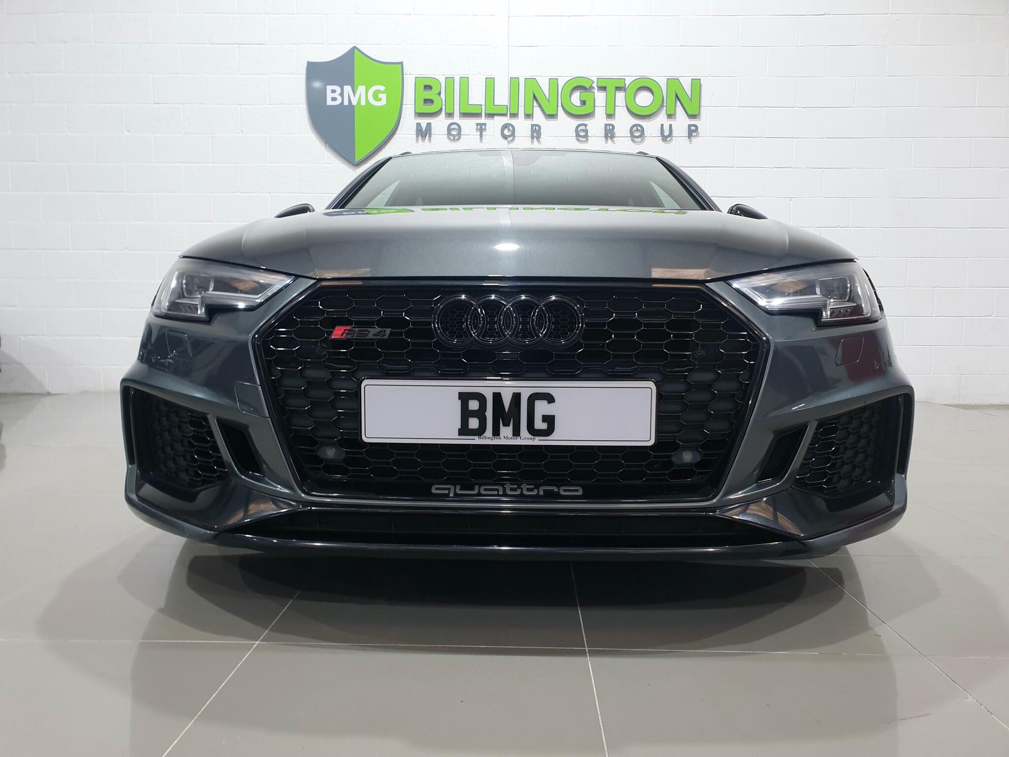 Audi RS4 view 10