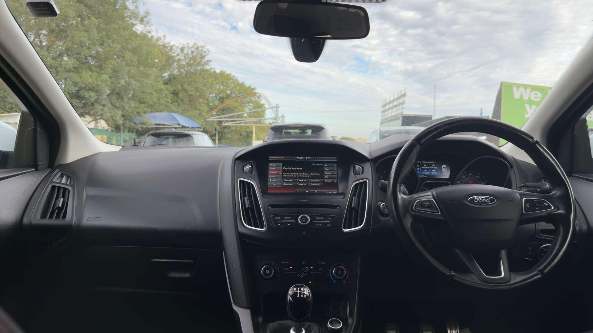 Ford Focus view 33