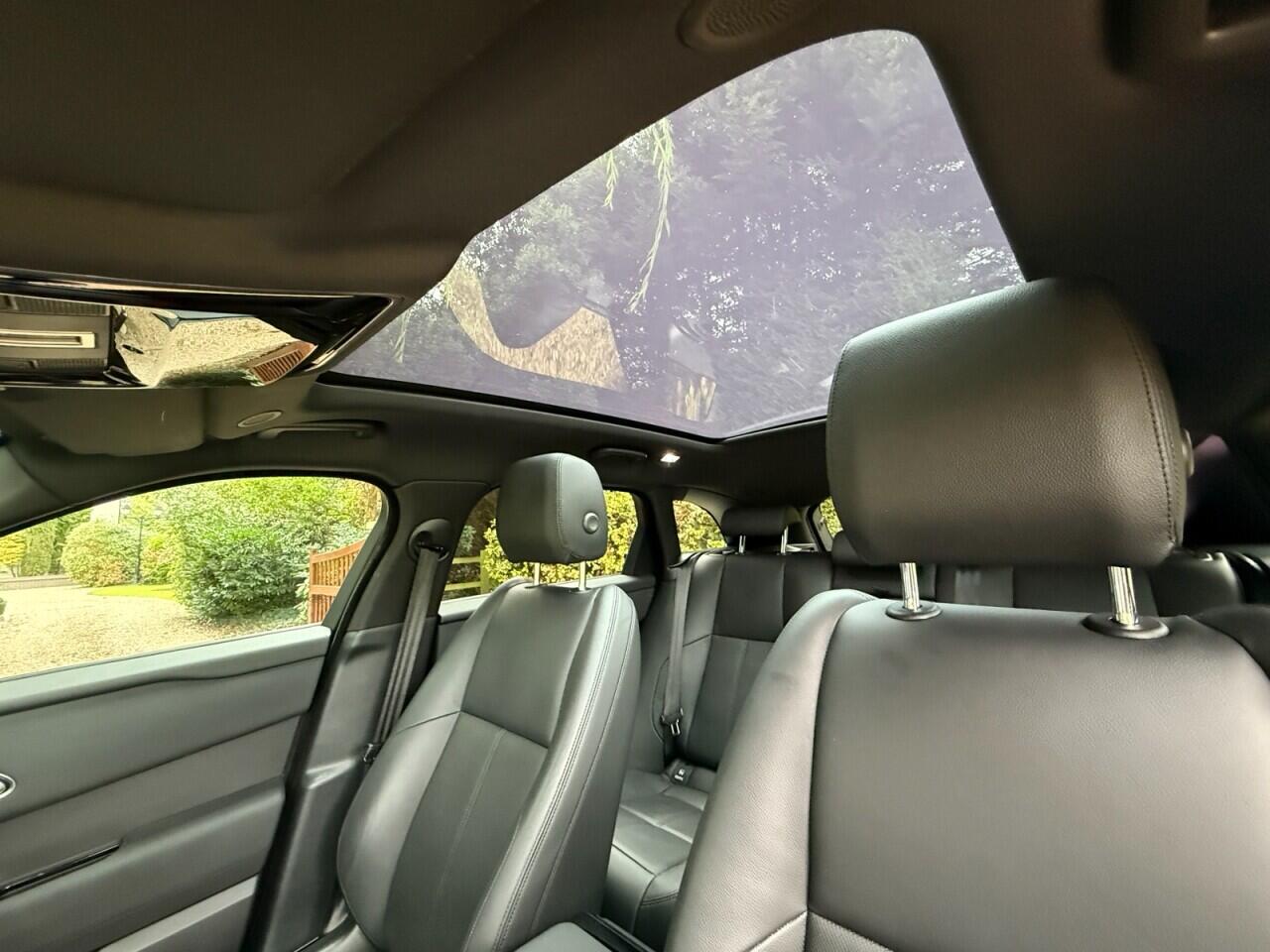 Land Rover Range Rover Velar view 31