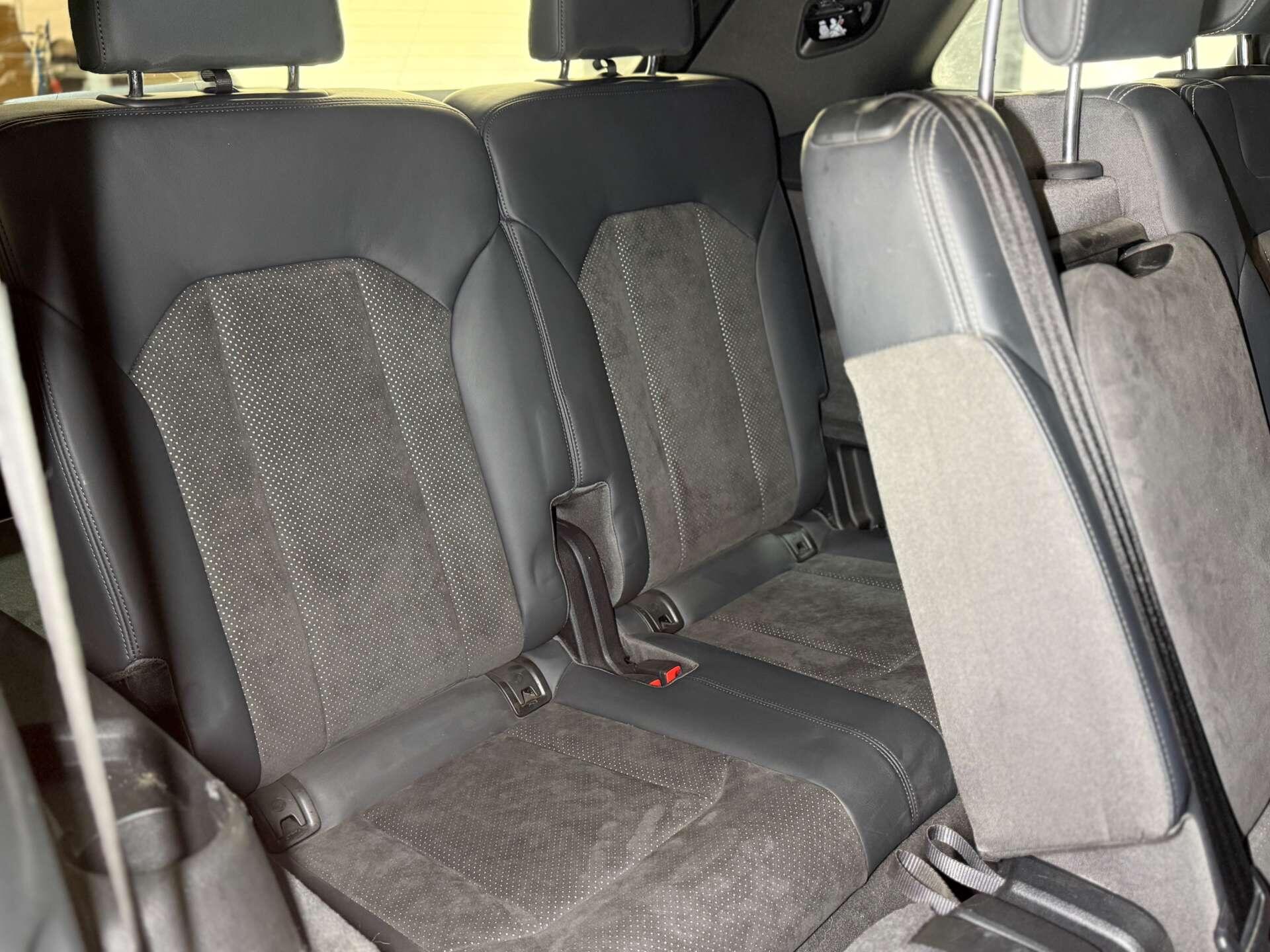 Audi Q7 view 17