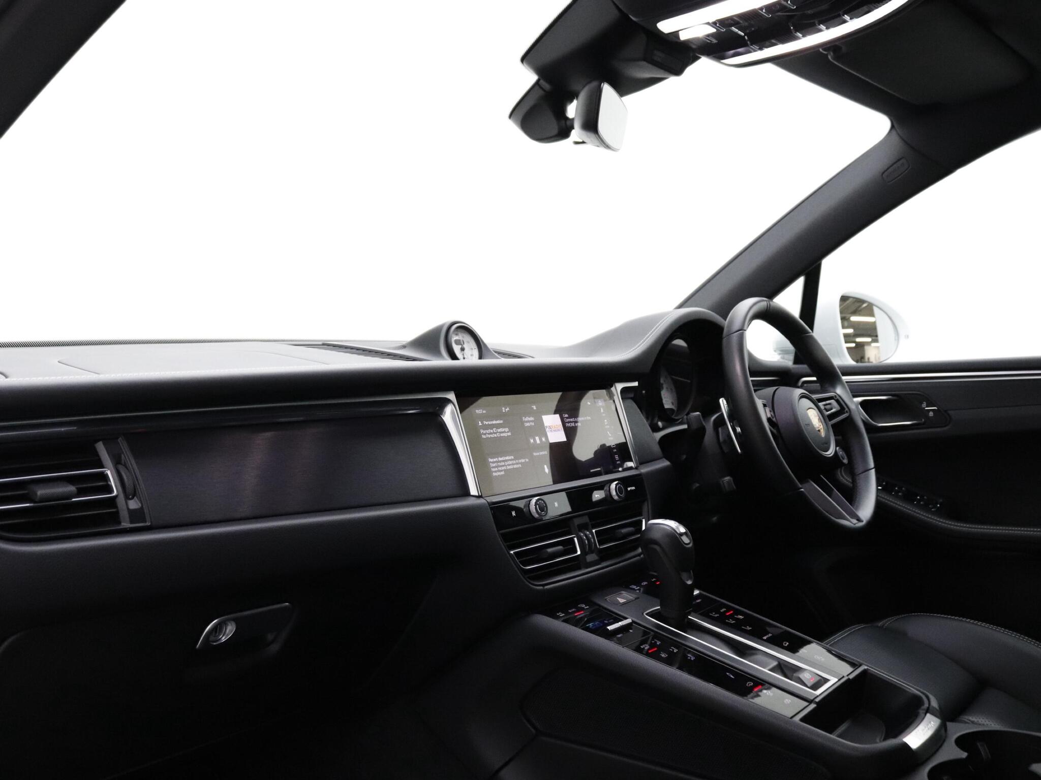 Porsche Macan view 13
