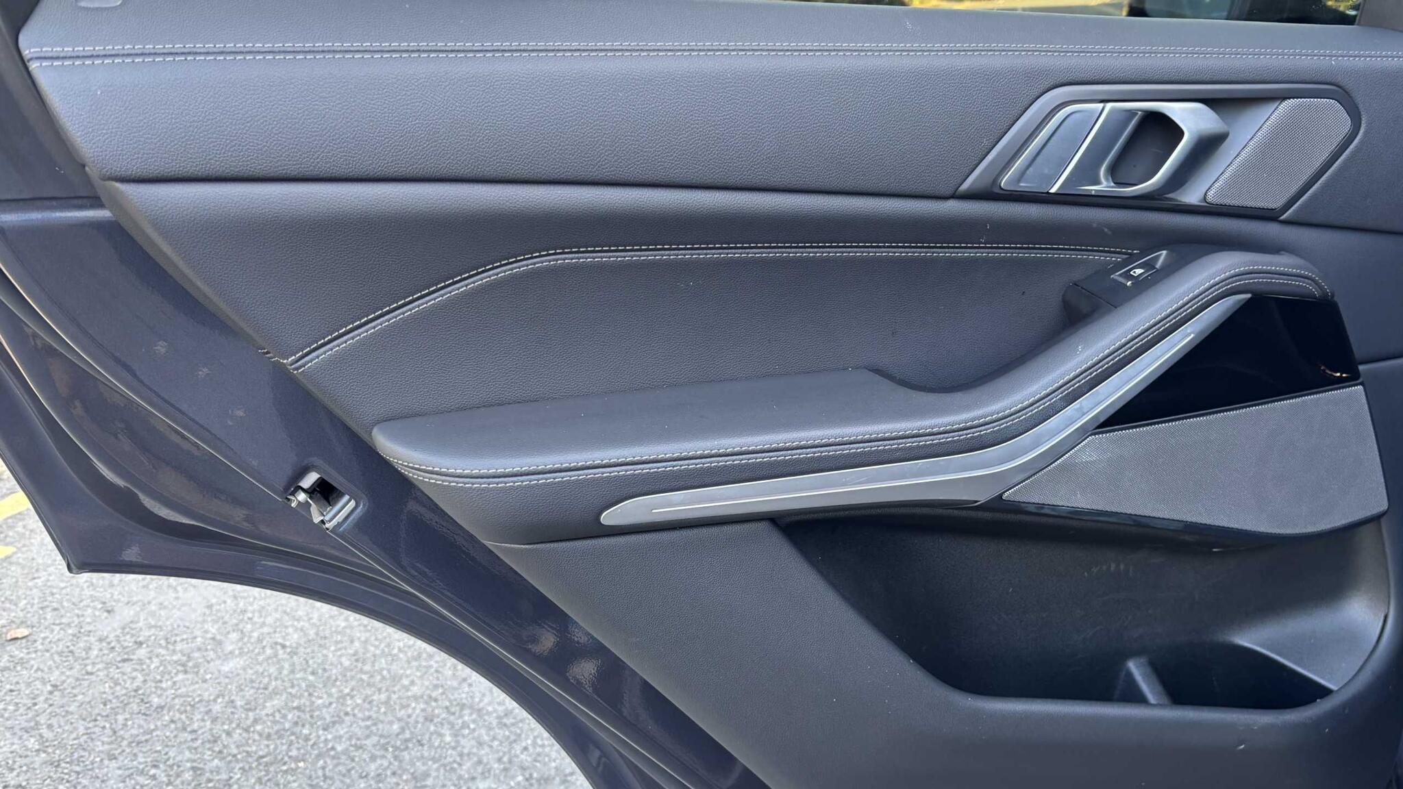 BMW X5 view 24