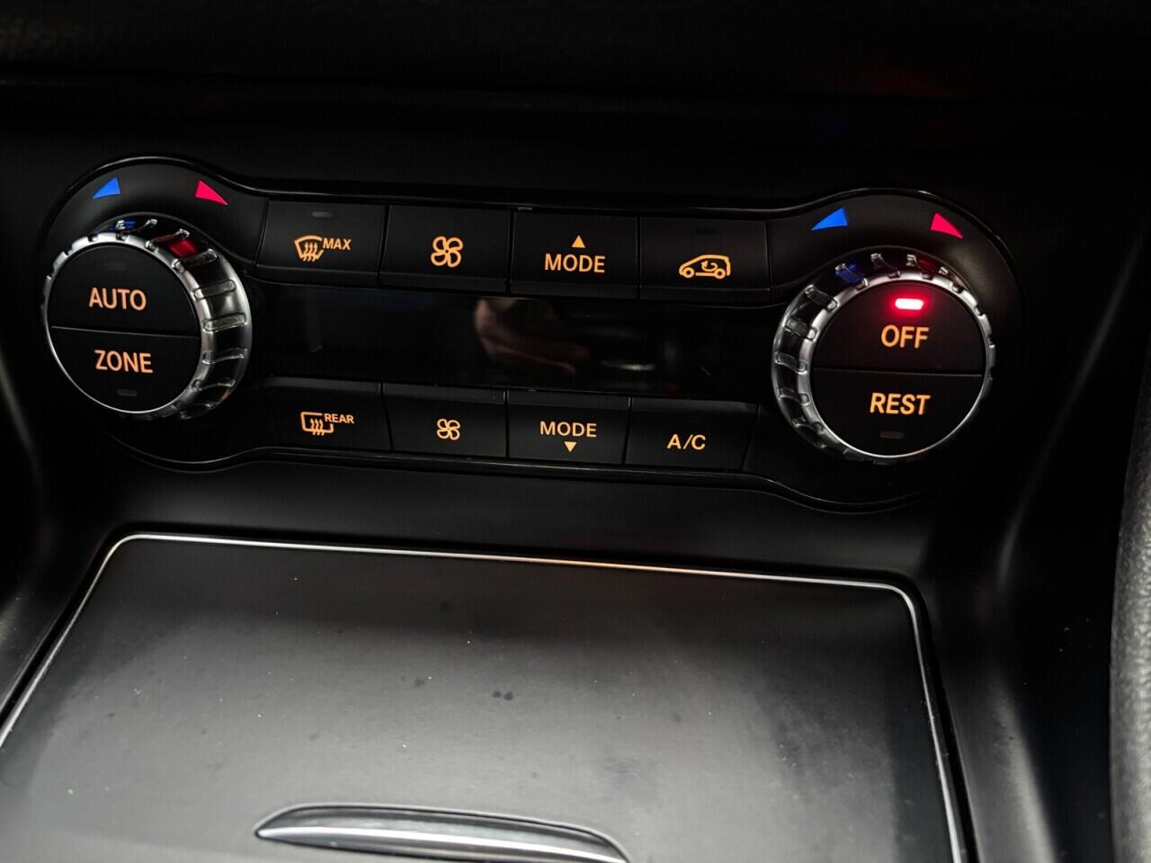 Mercedes-Benz GLA view 34