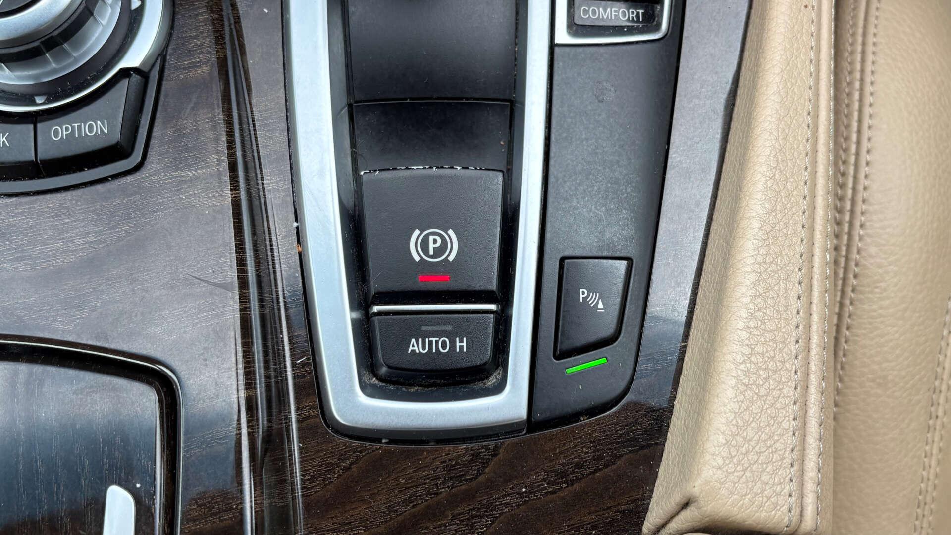BMW 5 Series view 38