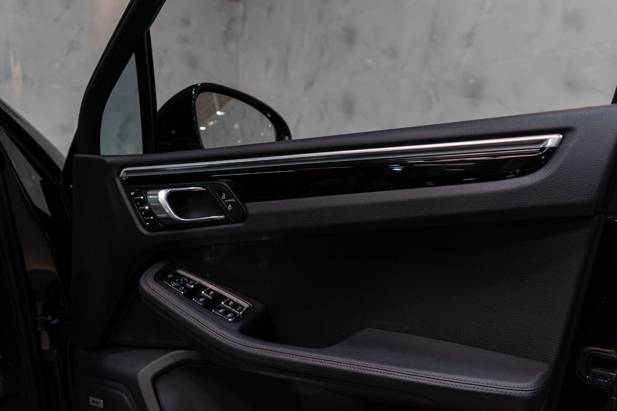 Porsche Macan view 20