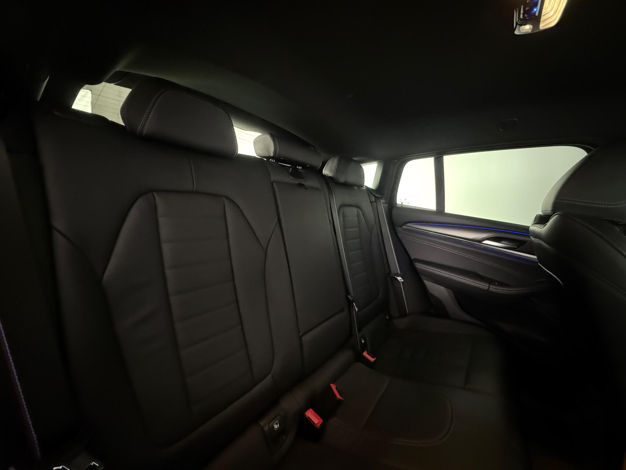 BMW X4 view 30