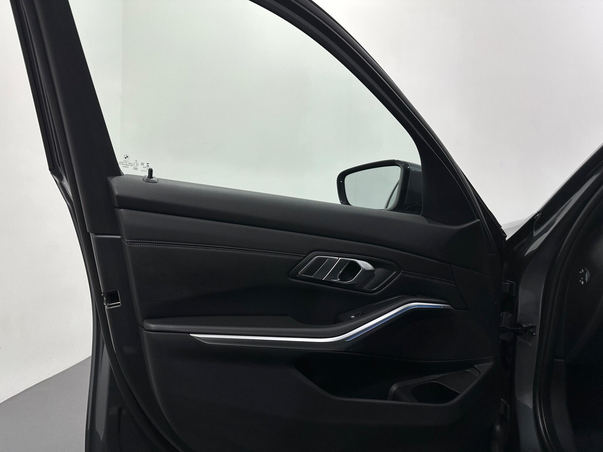 BMW 3 Series view 38