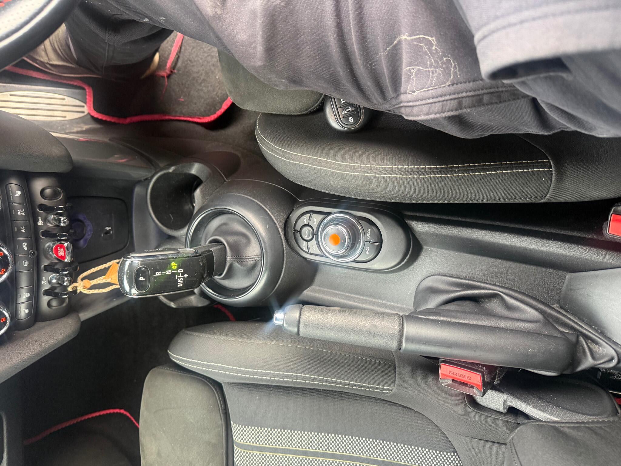 Mini Hatch view 16