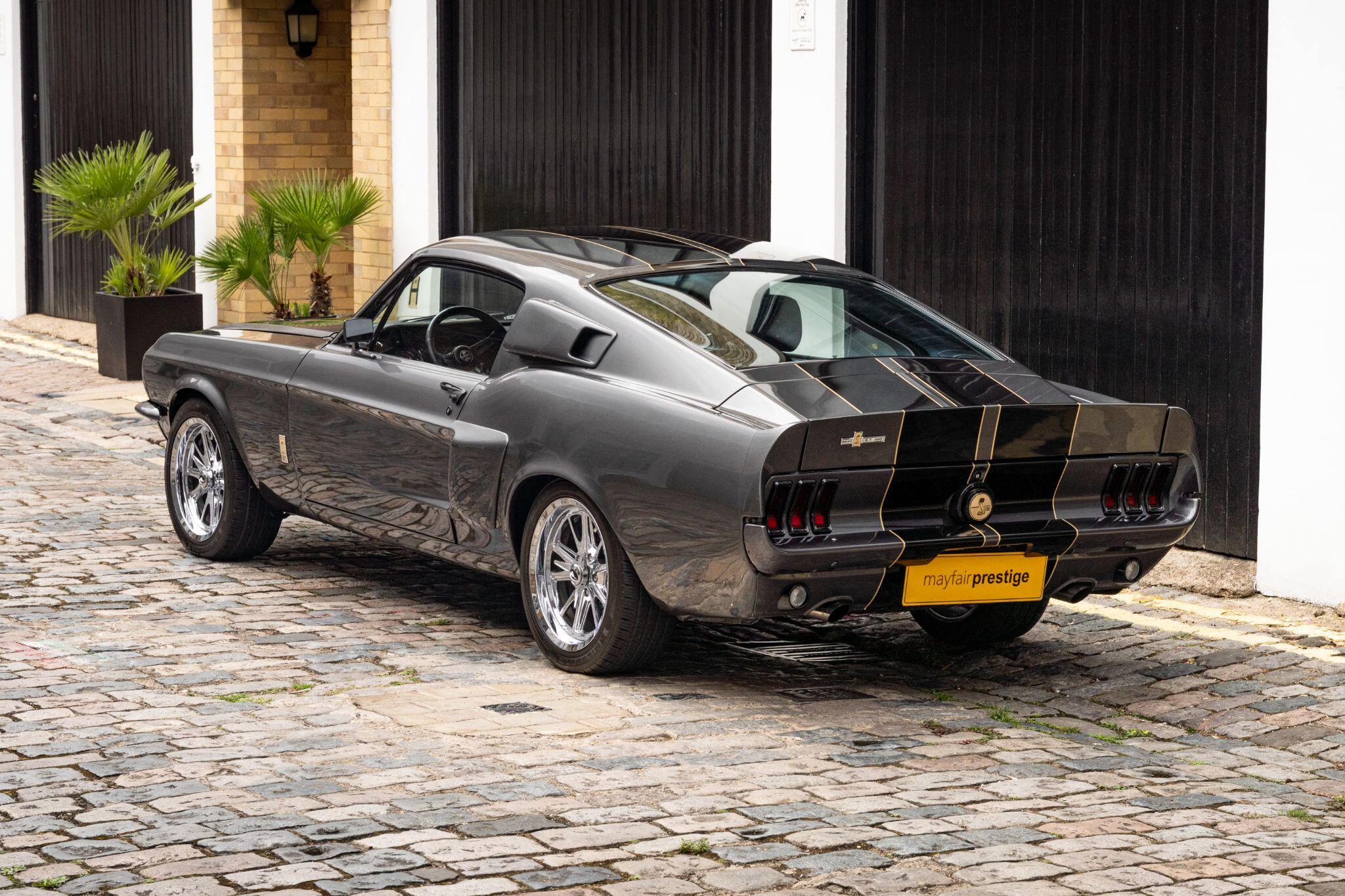 Ford Mustang view 4