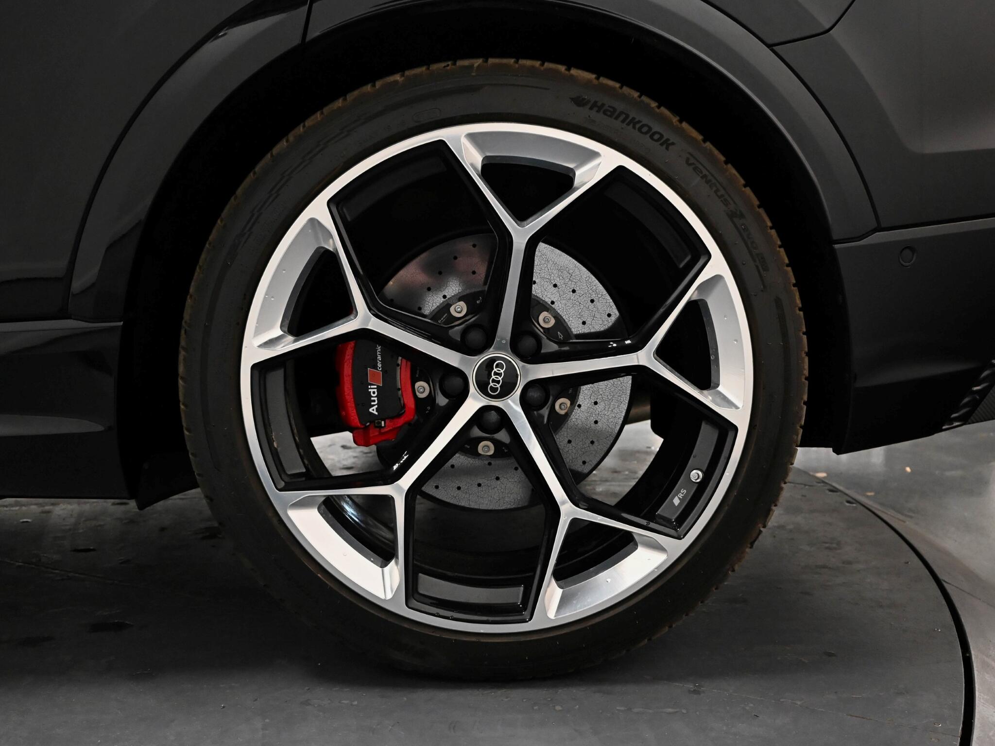 Audi RSQ8 view 80
