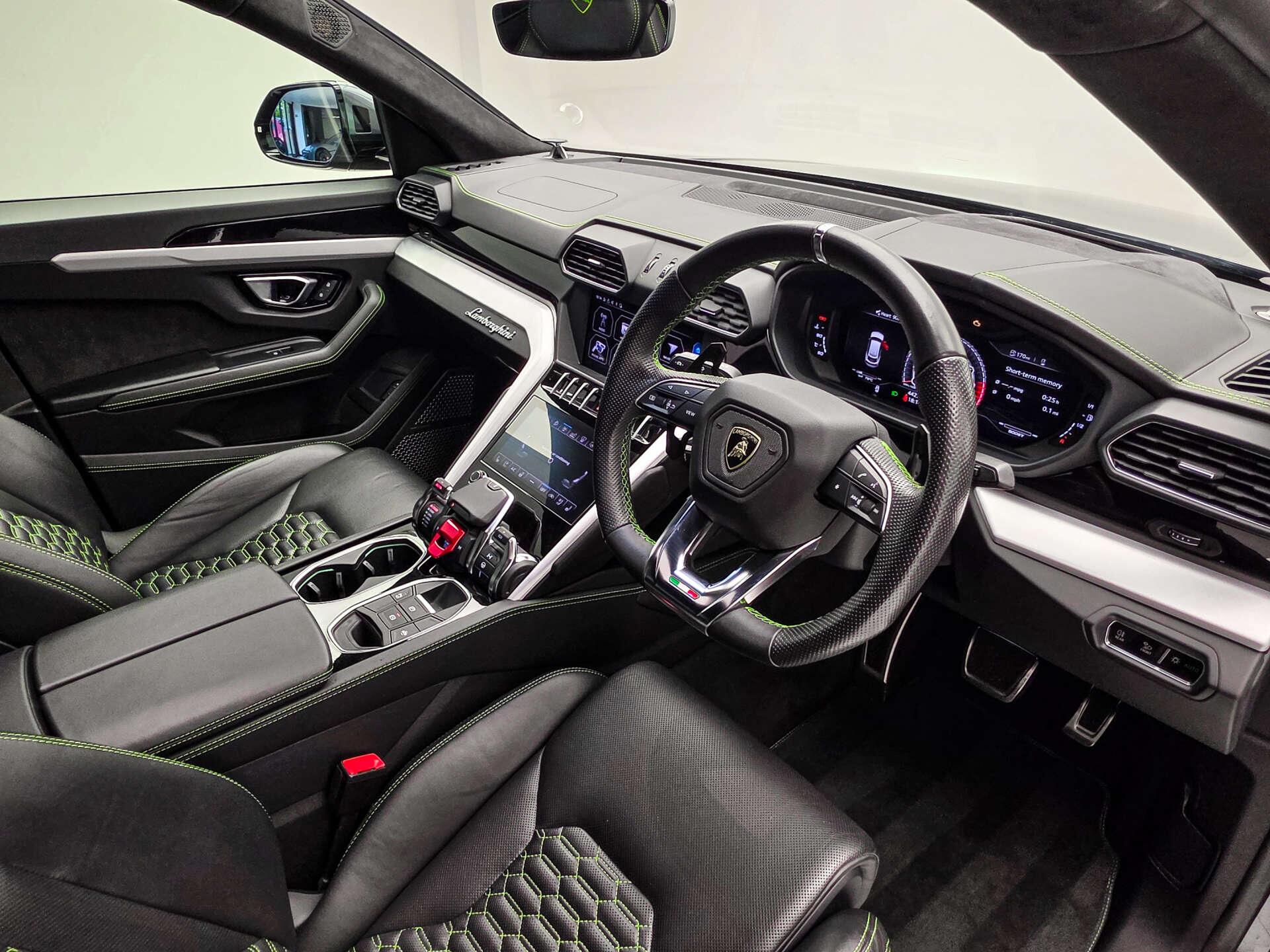 Lamborghini Urus view 18