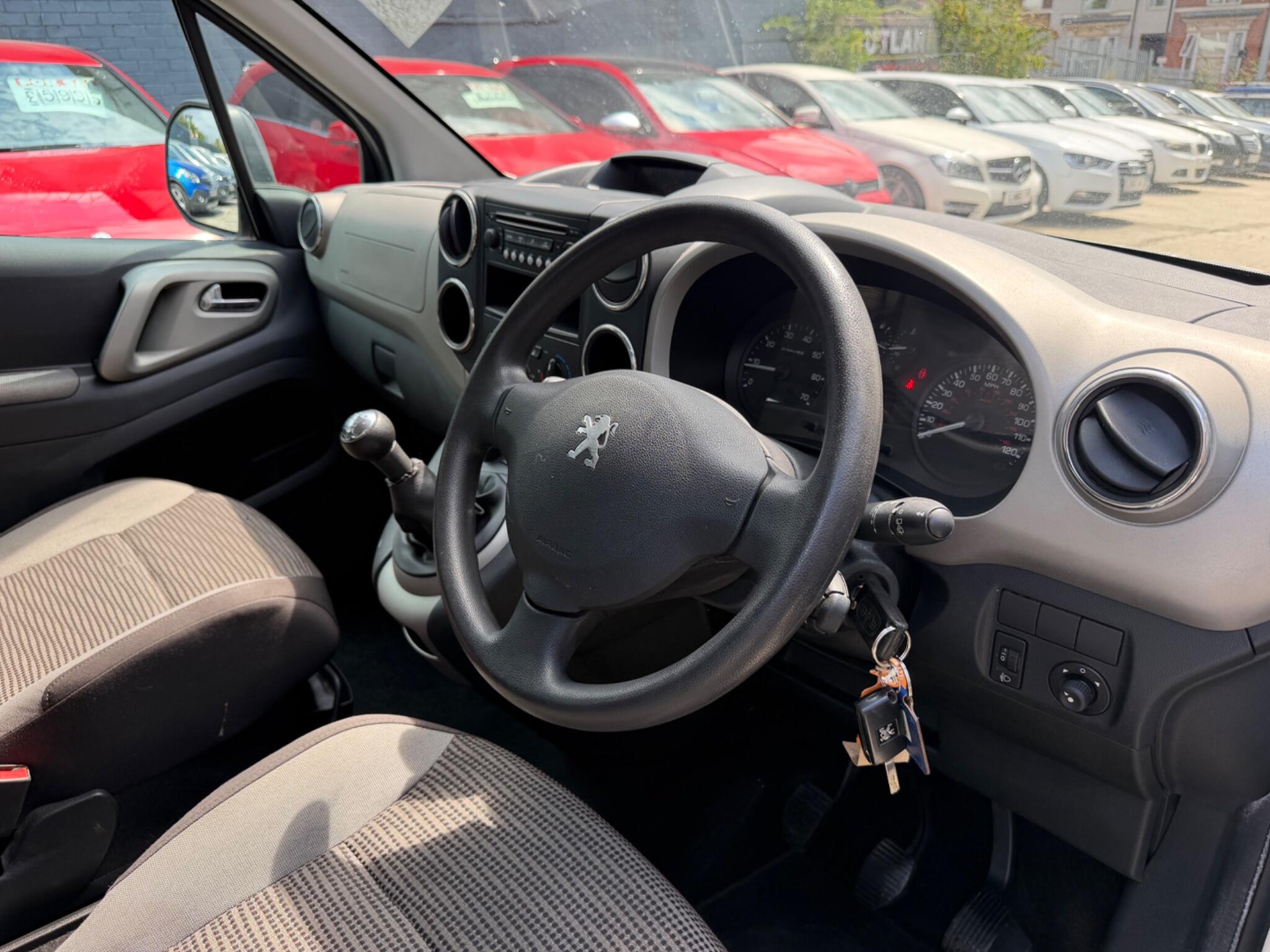 Peugeot Partner Tepee view 11