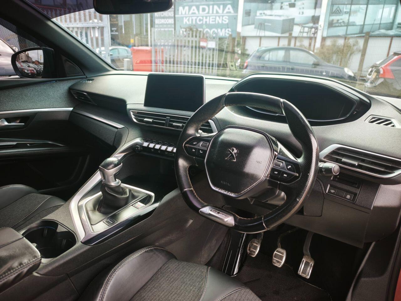 Peugeot 3008 view 3
