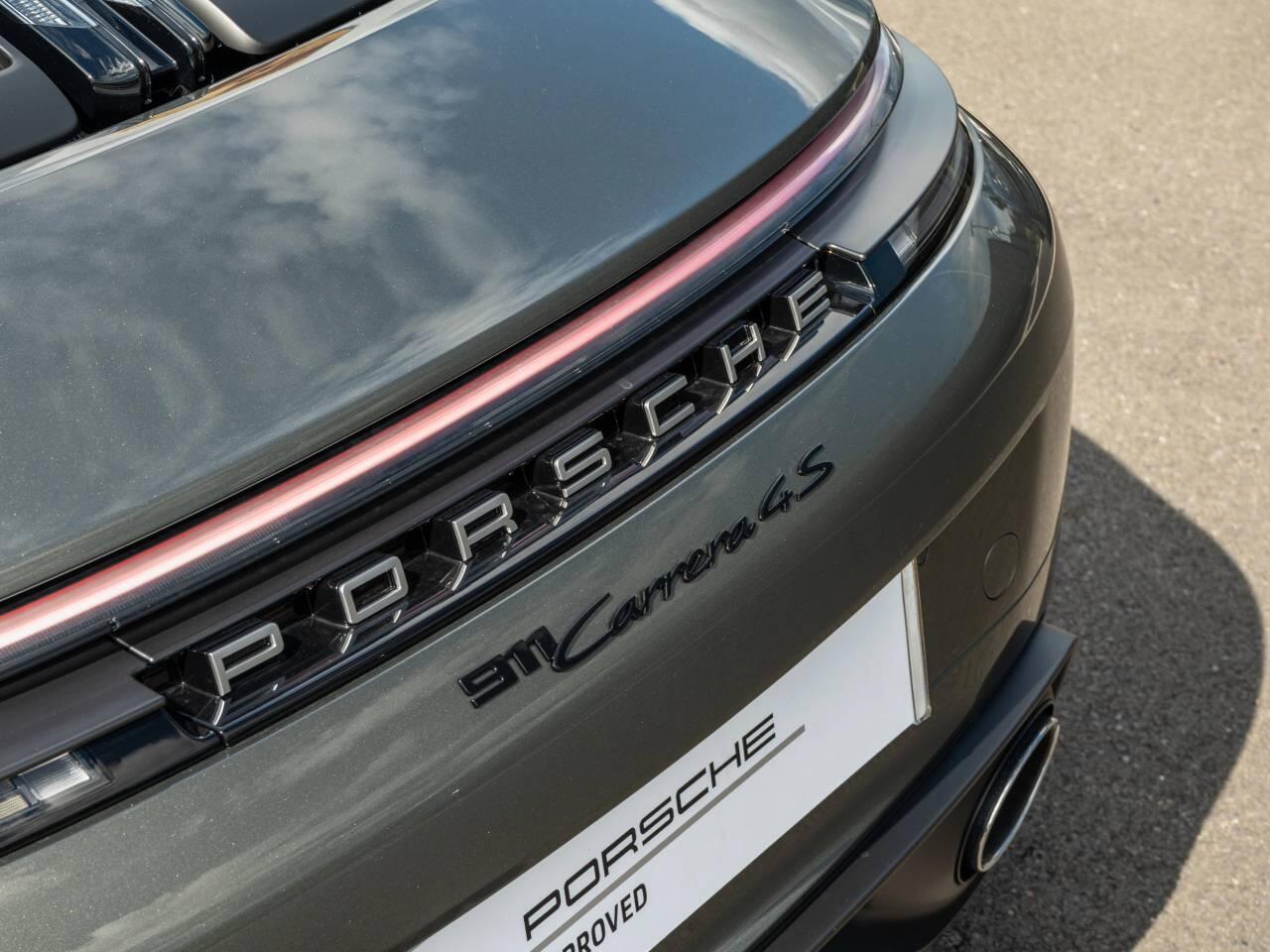 Porsche 911 view 14
