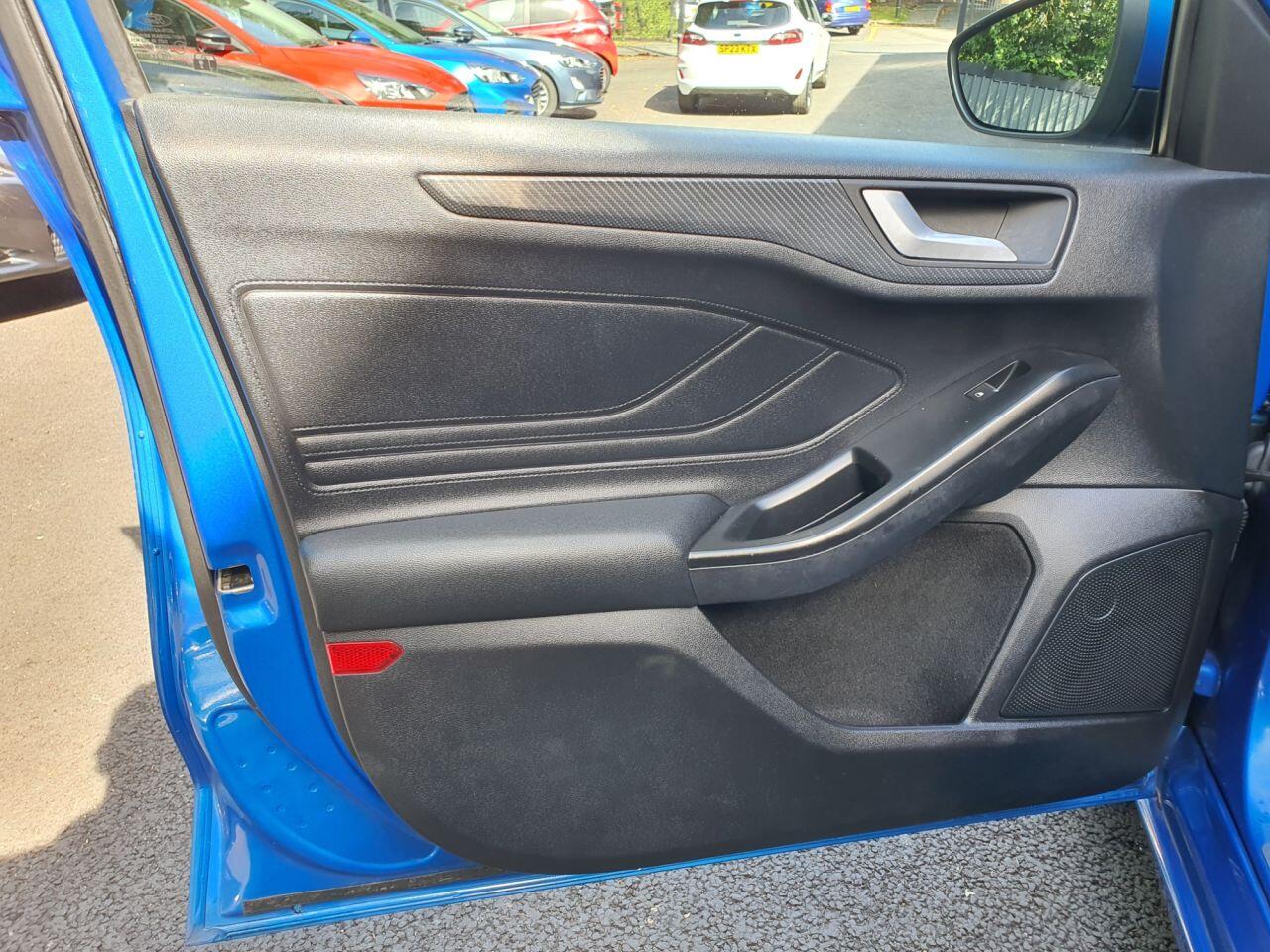Ford Focus view 25