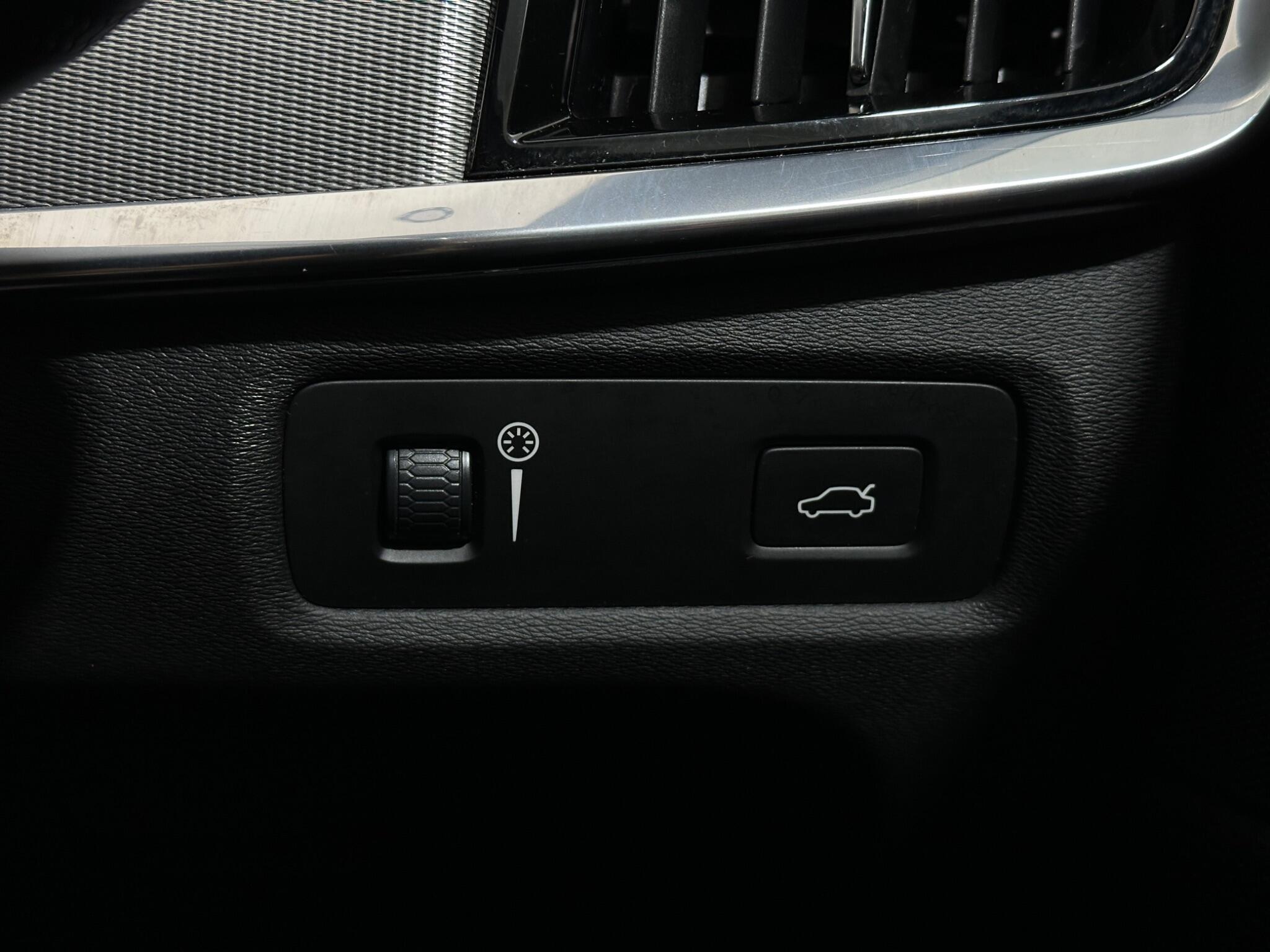 Volvo S90 view 18