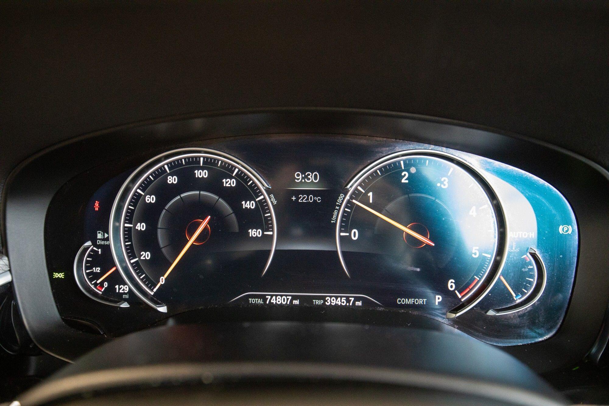 BMW 5 Series view 32