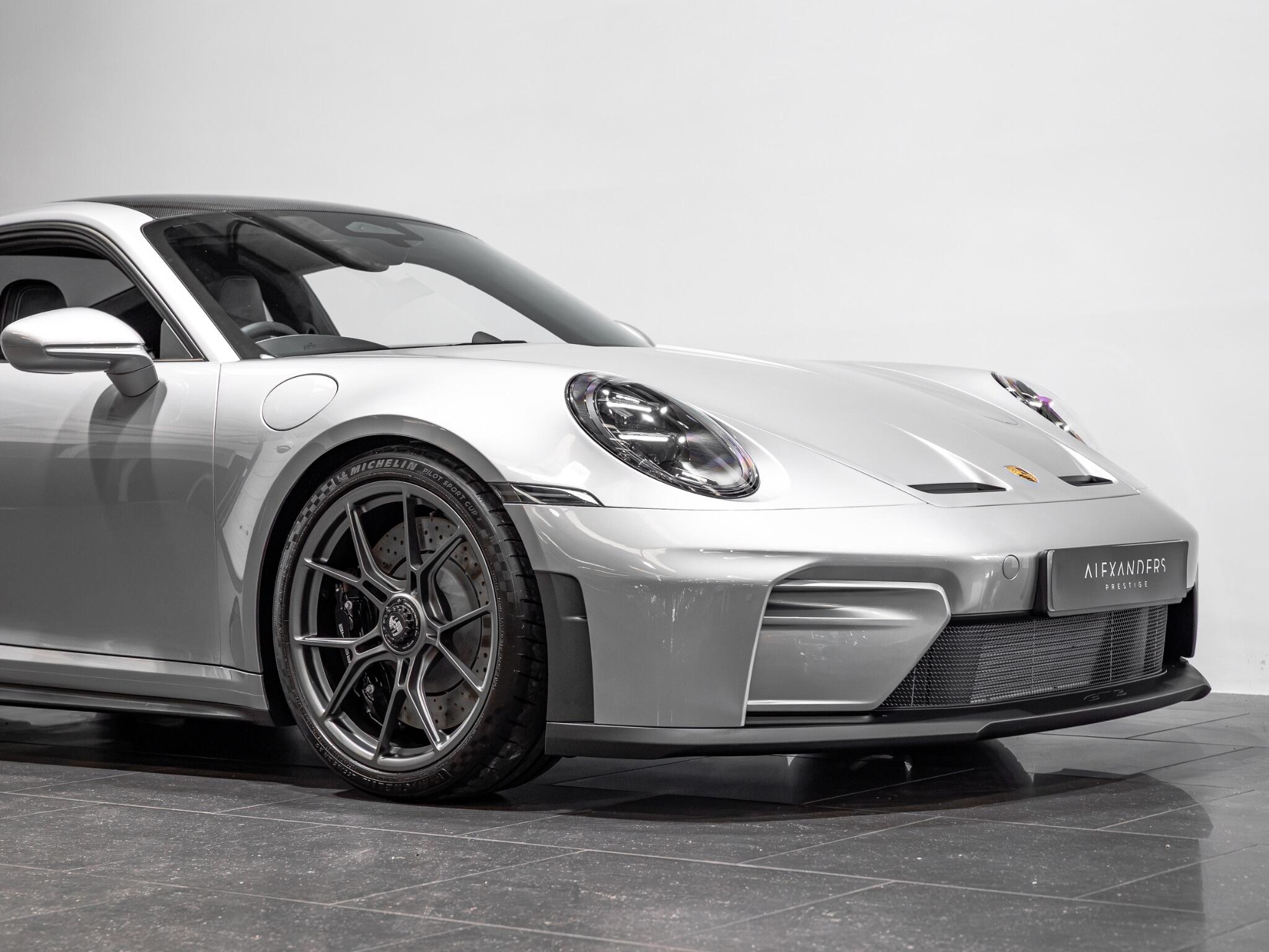 Porsche 911 view 11