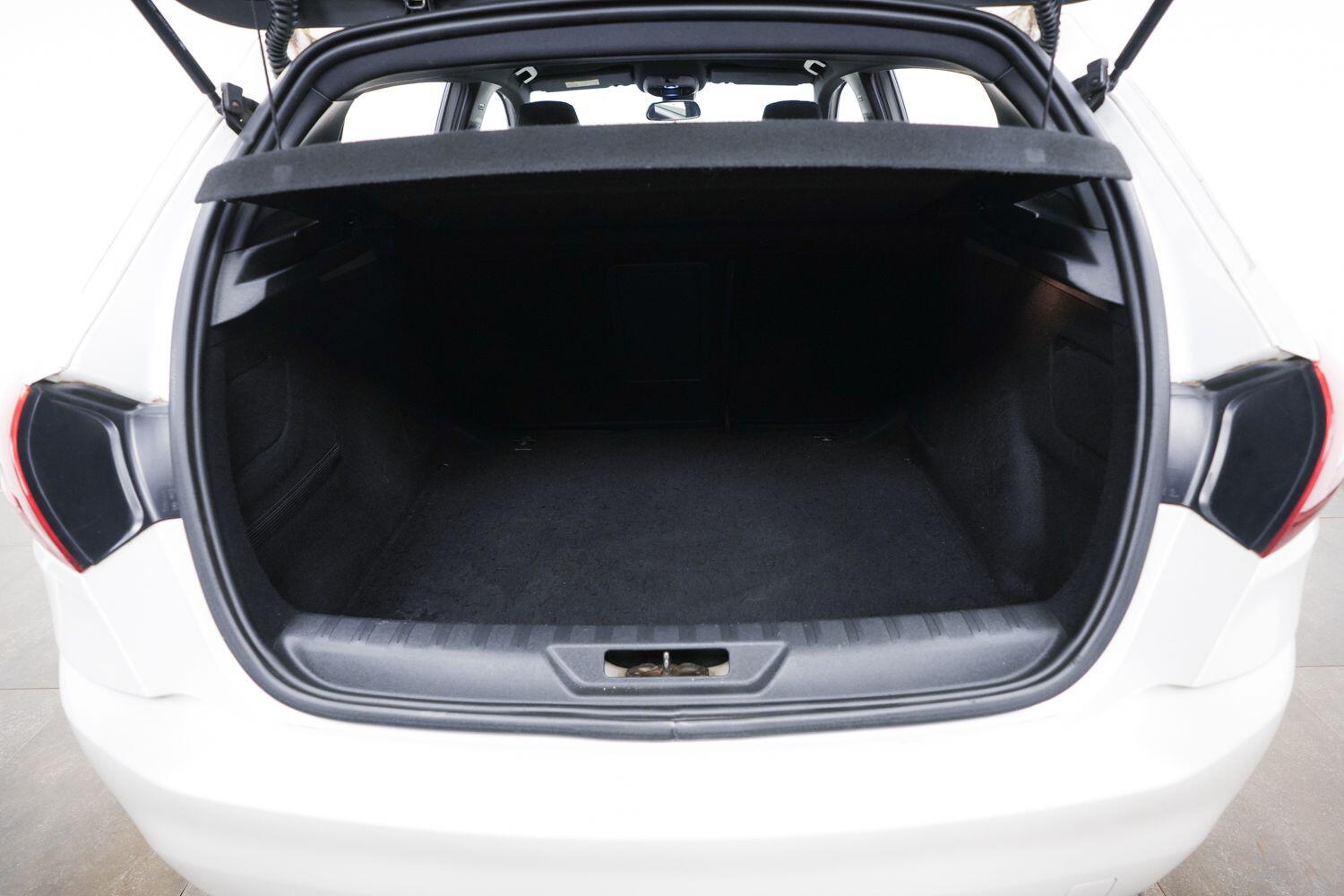 Peugeot 308 view 8
