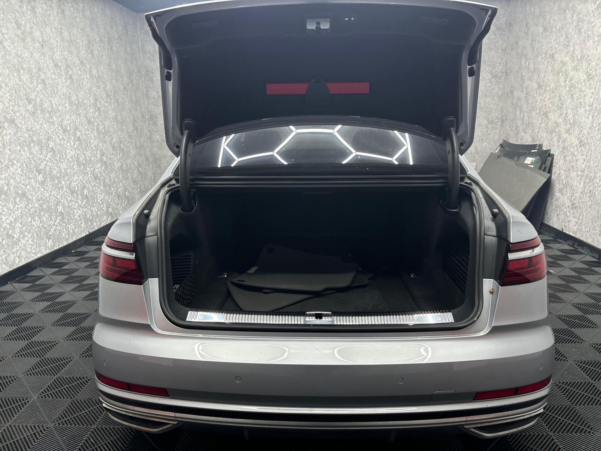 Audi A8 view 44