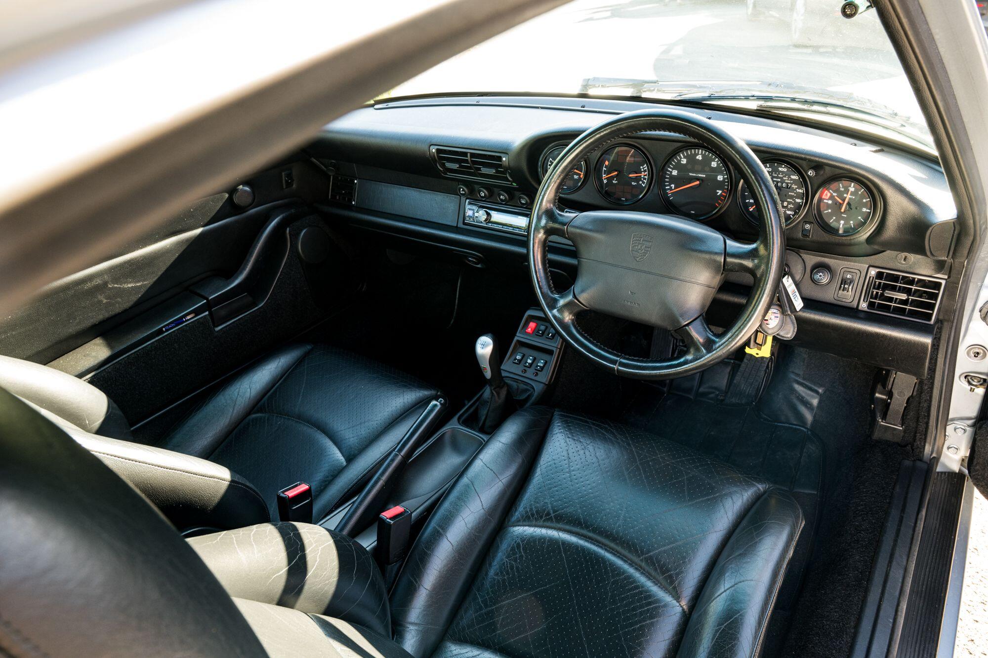 Porsche 911 view 35