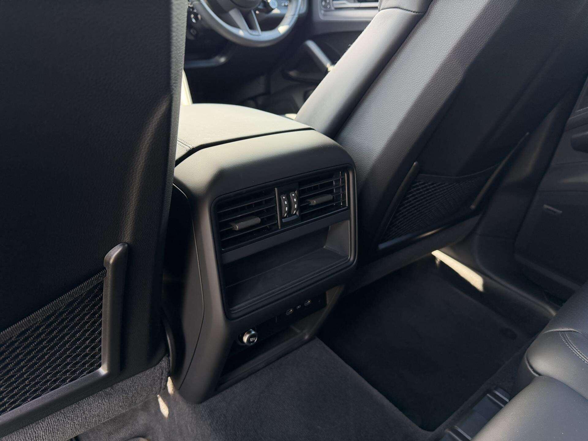 Porsche Cayenne view 21