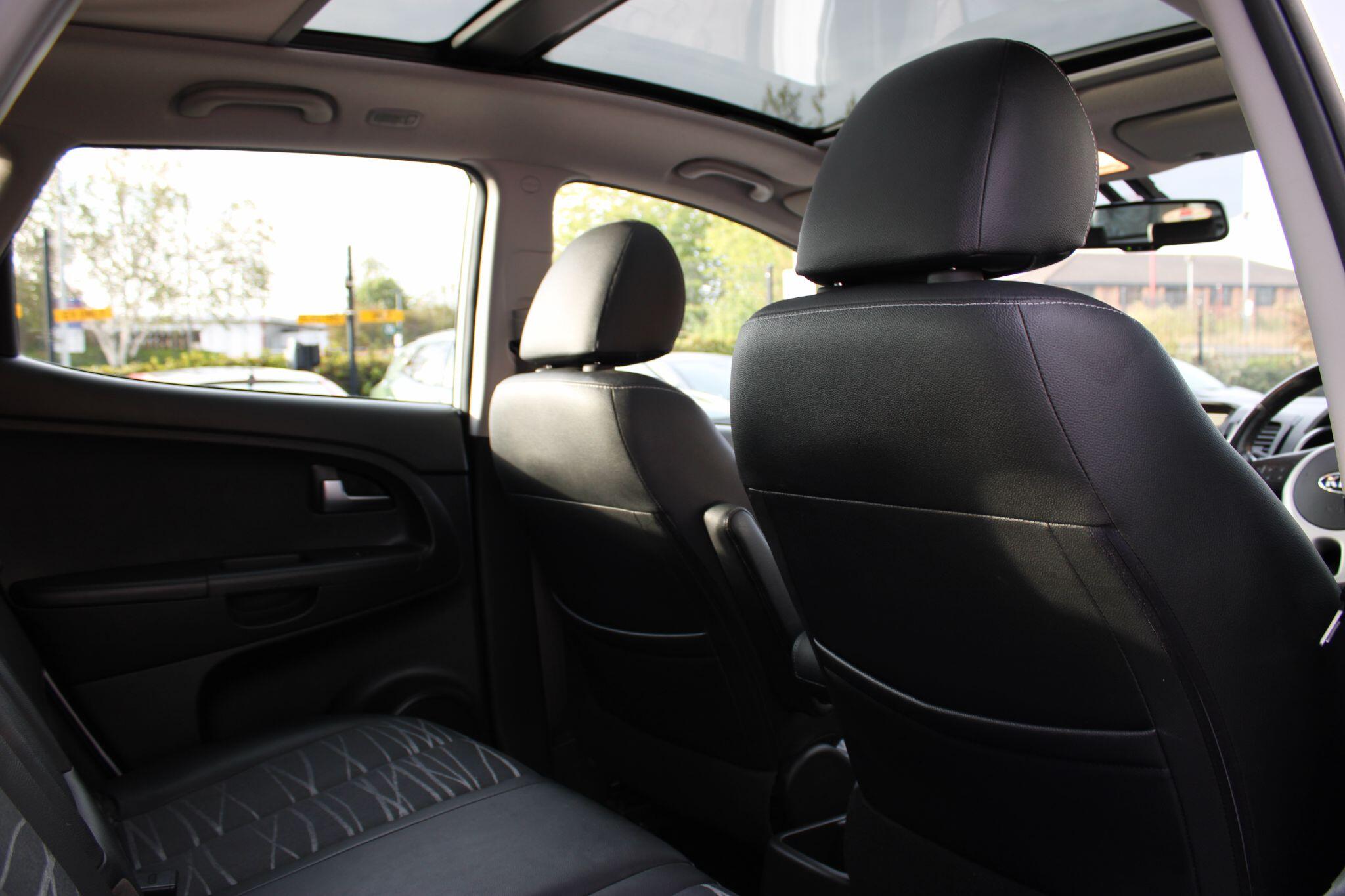 Kia Venga view 18