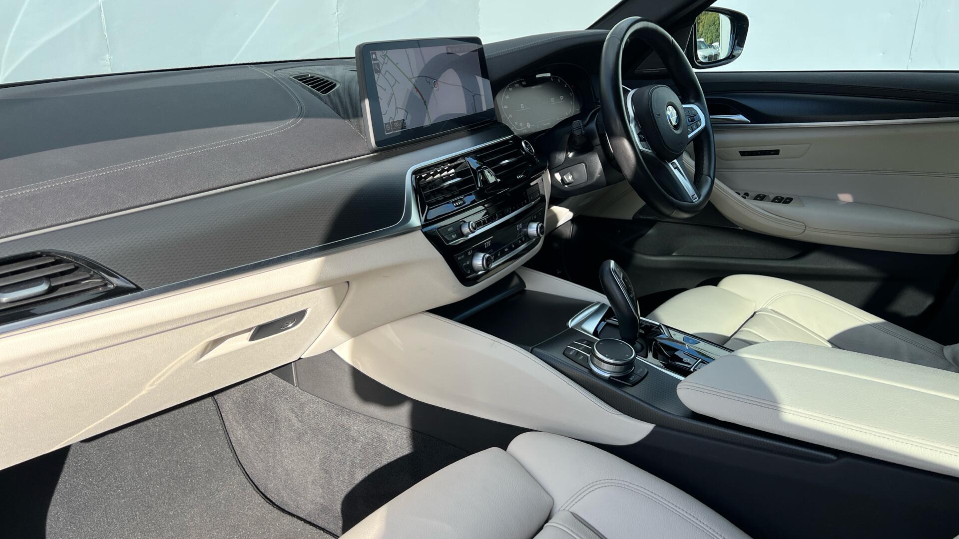 BMW 5 Series view 7