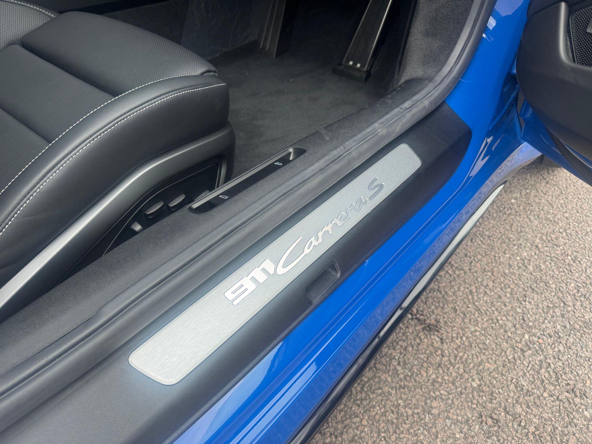 Porsche 911 view 31