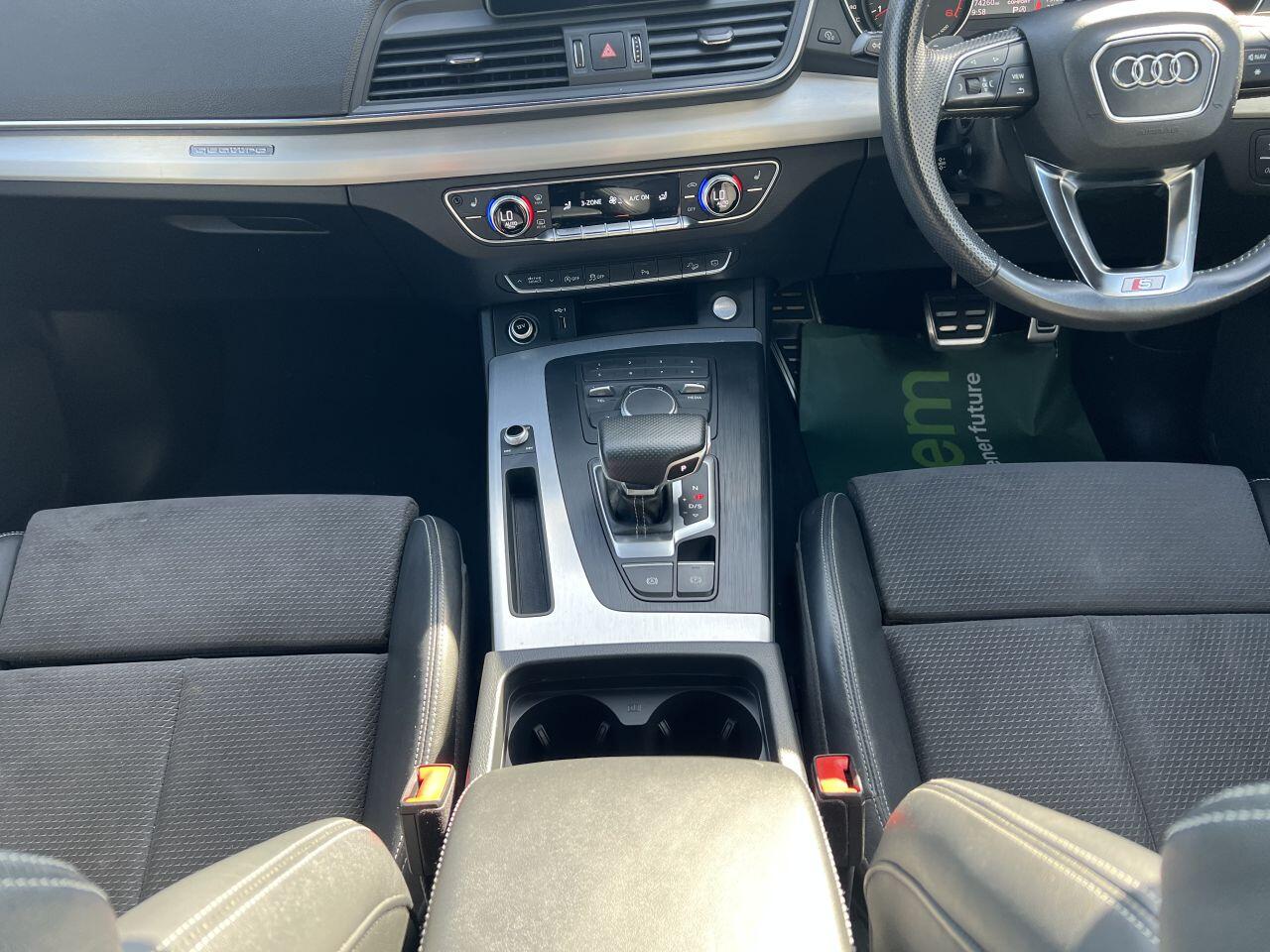 Audi Q5 view 32
