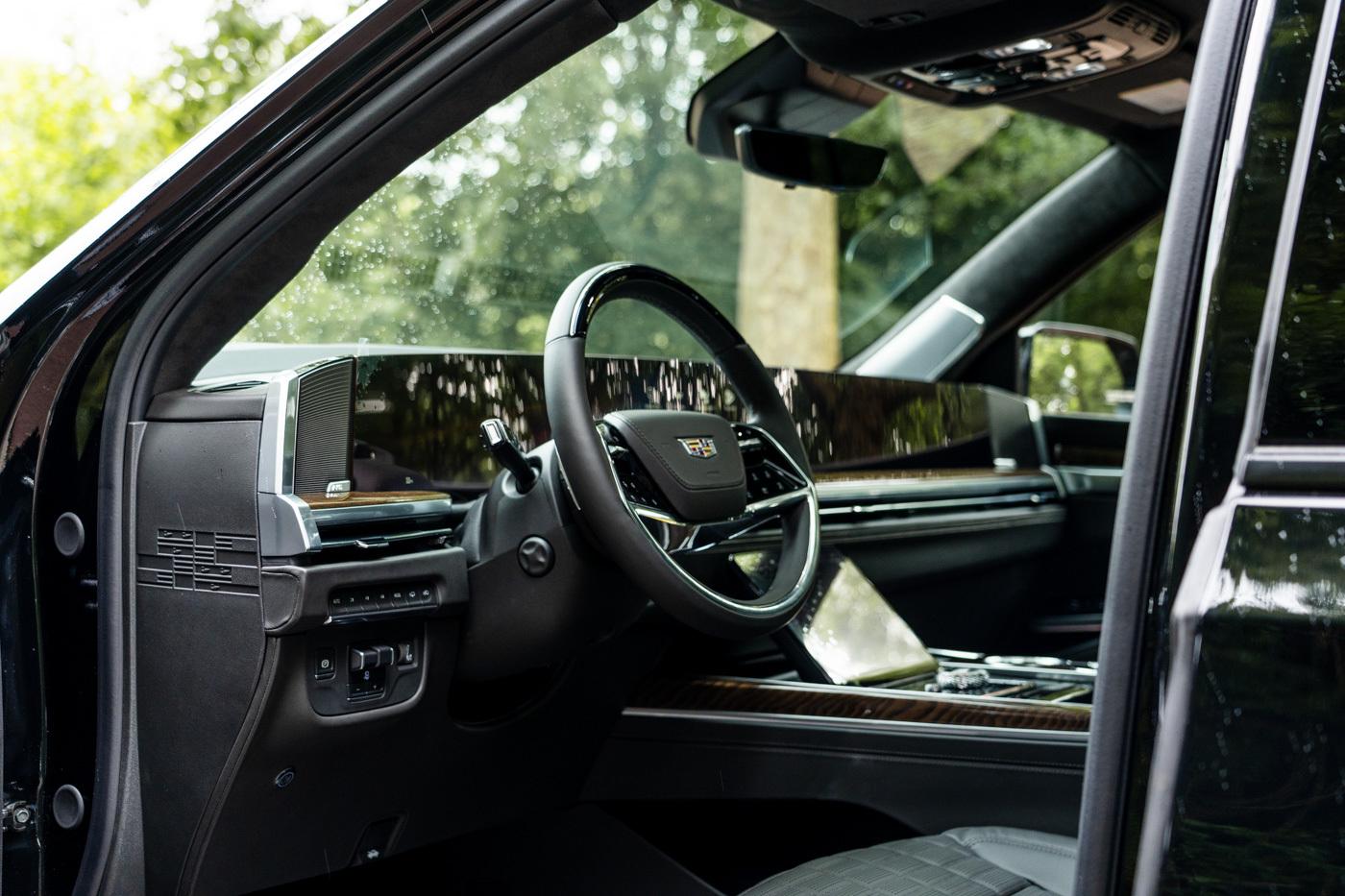 Cadillac Escalade view 23