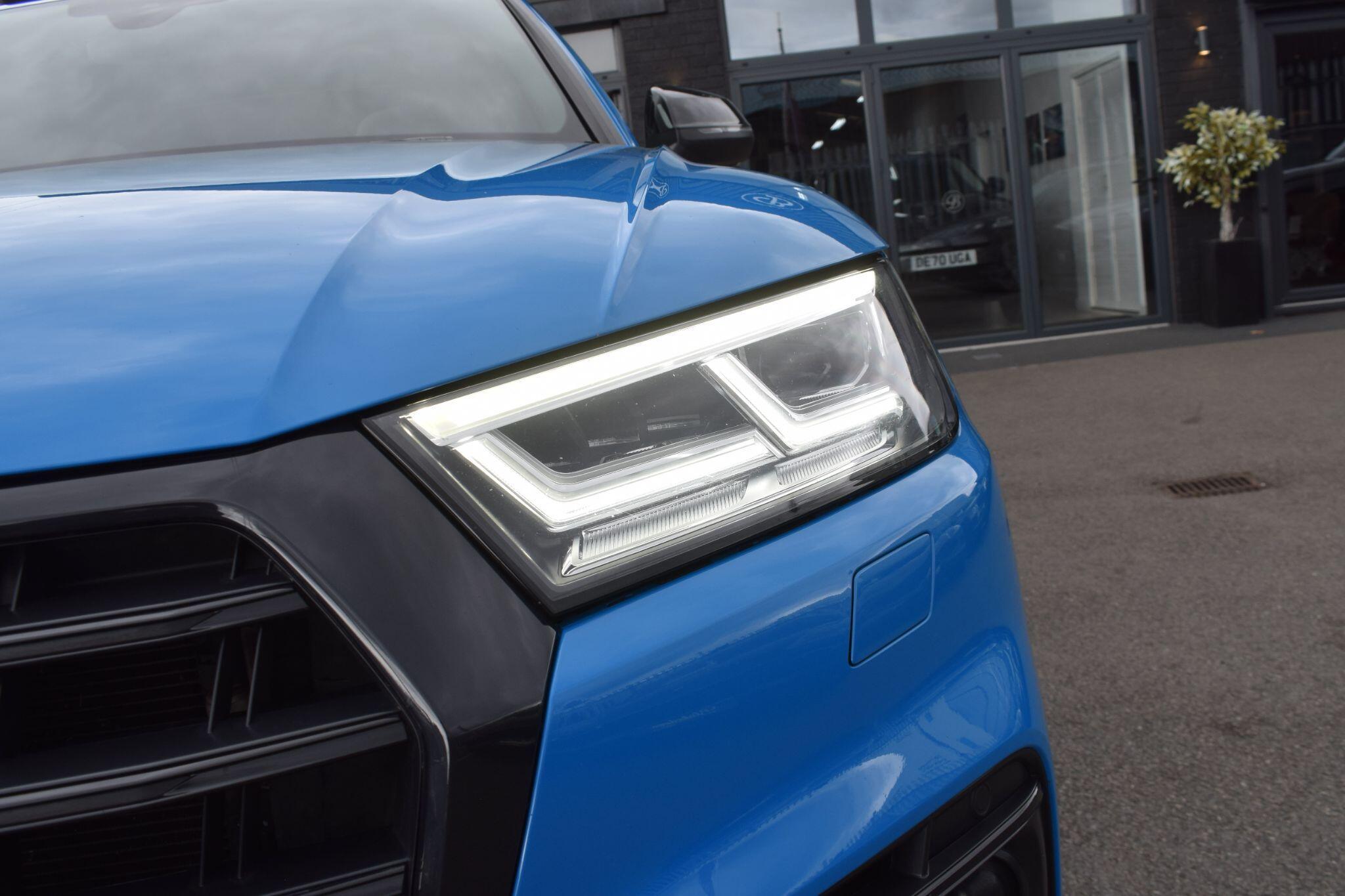 Audi SQ5 view 47
