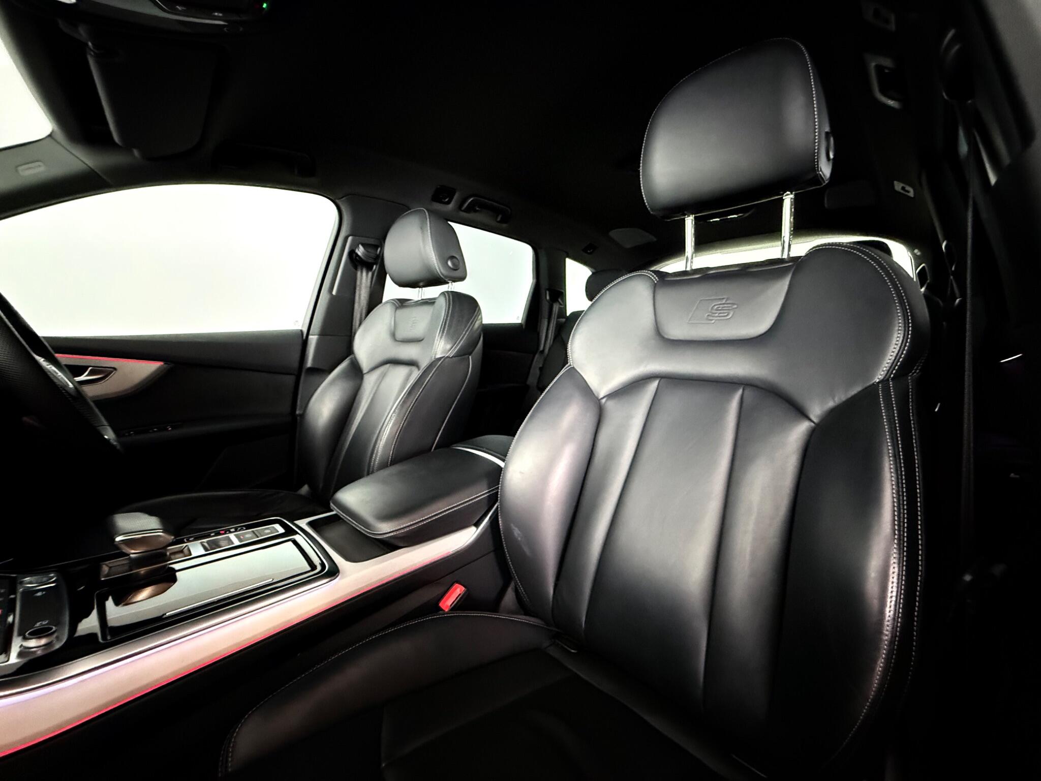Audi Q7 view 30