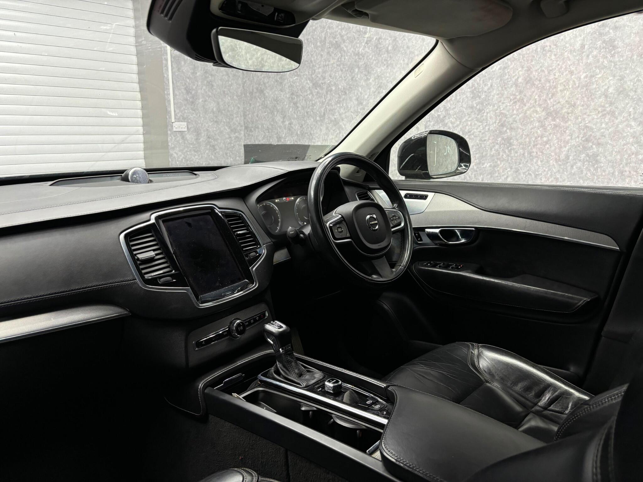 Volvo XC90 view 5