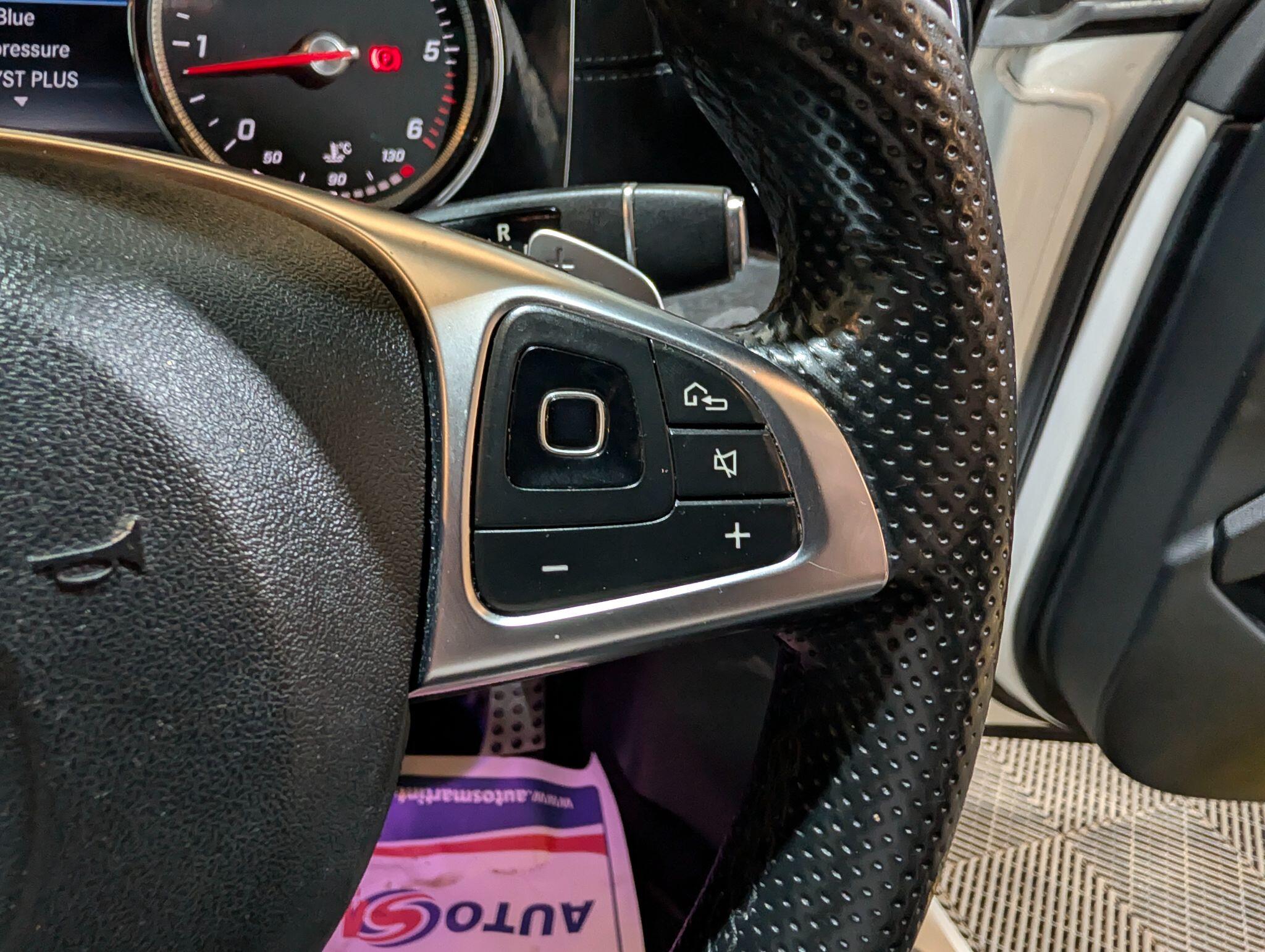 Mercedes-Benz E Class view 29
