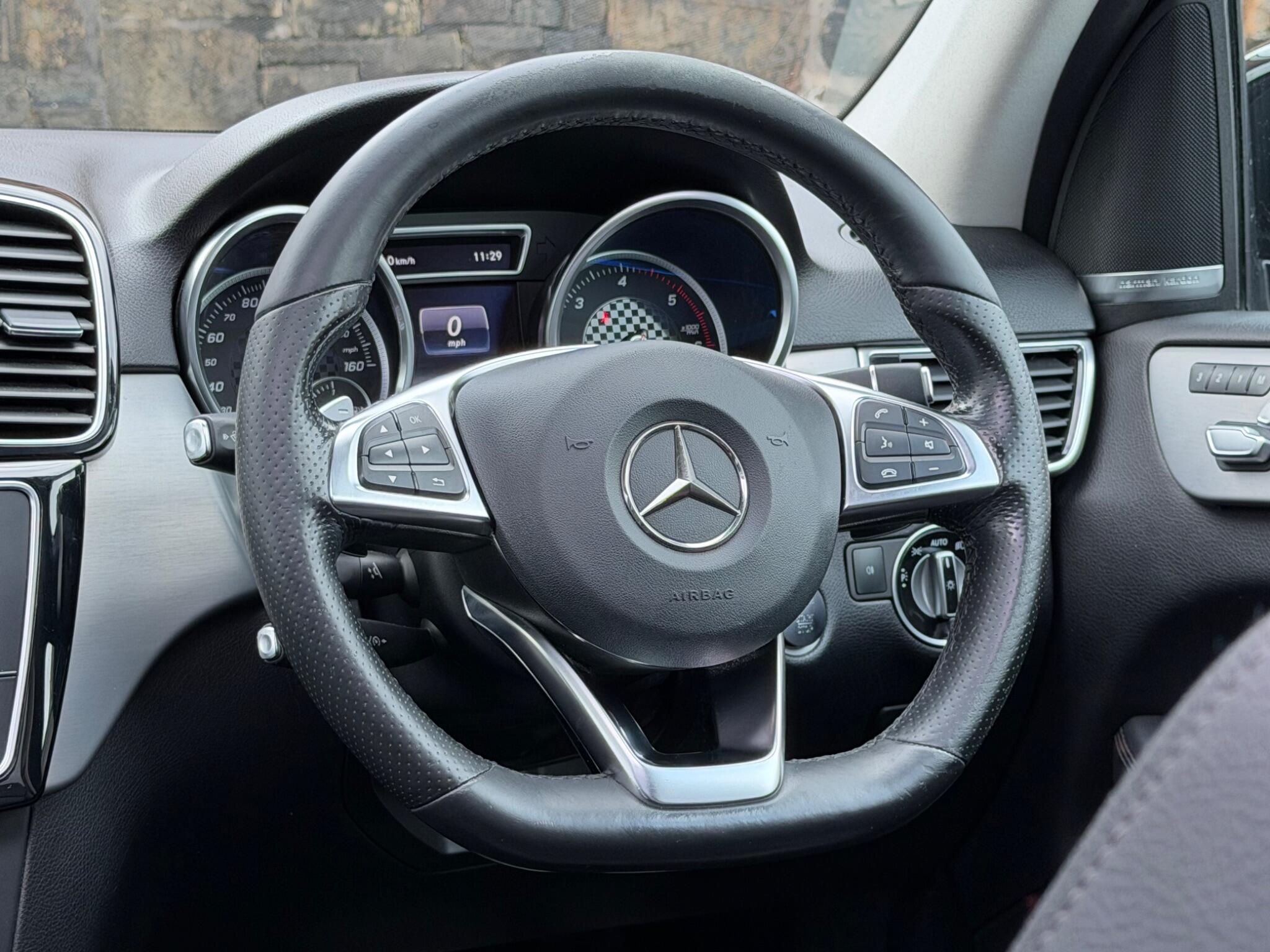 Mercedes-Benz GLE view 28