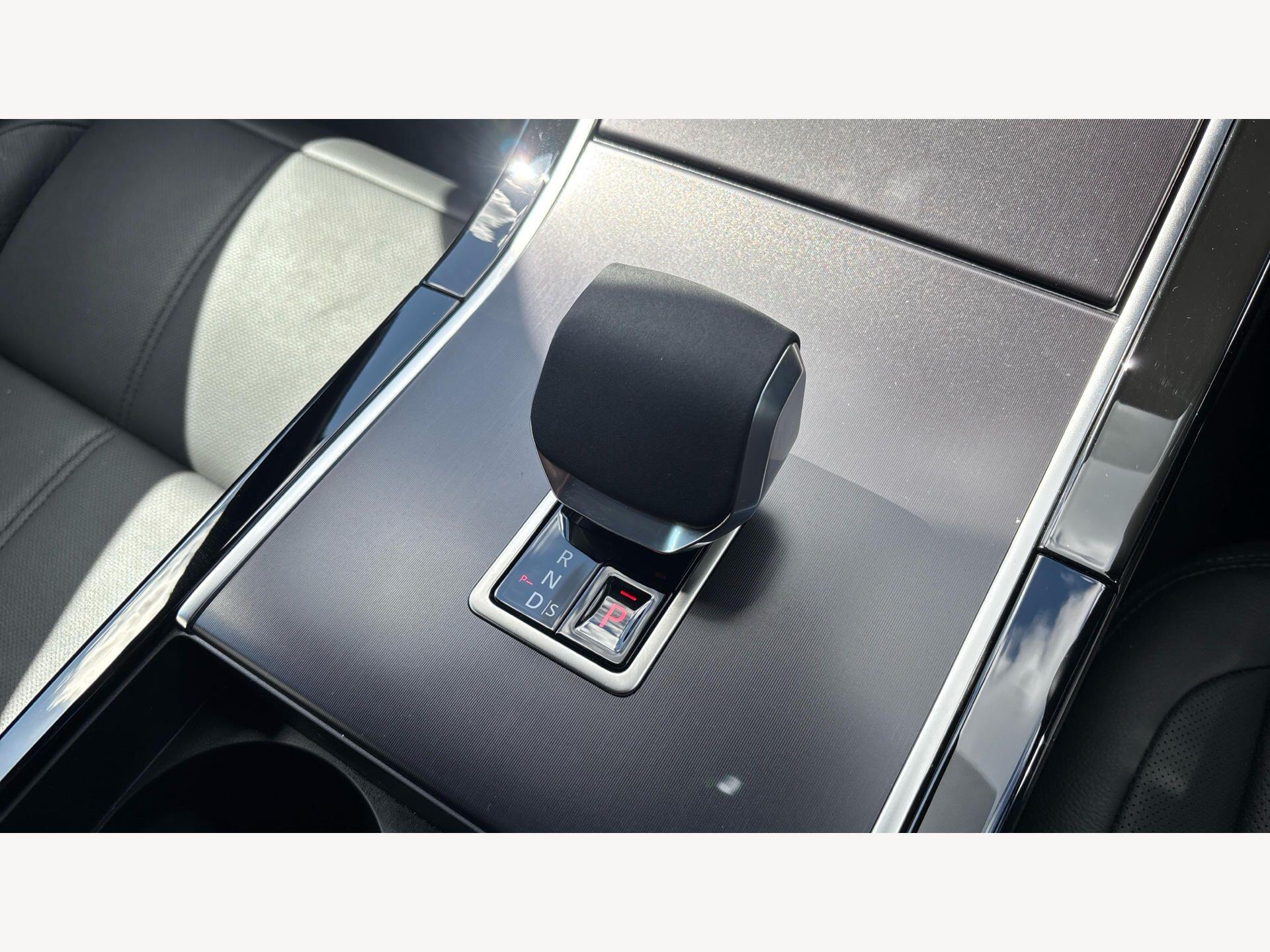 Land Rover Range Rover Velar view 16