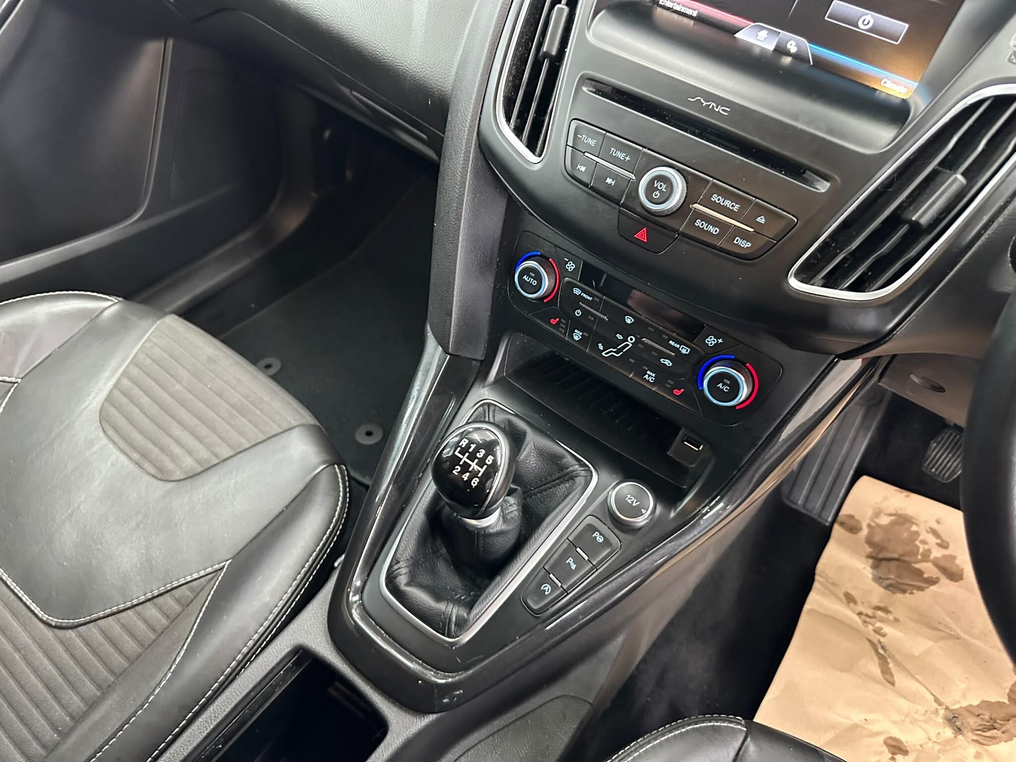 Ford Focus view 45